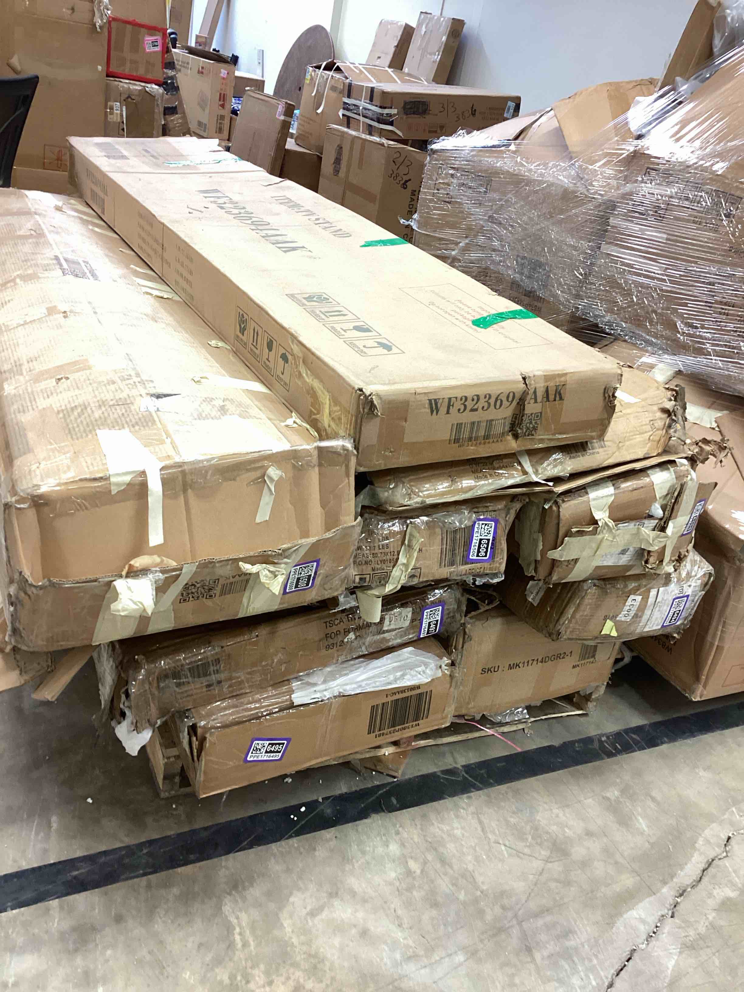 Pallet  of multiple furniture 