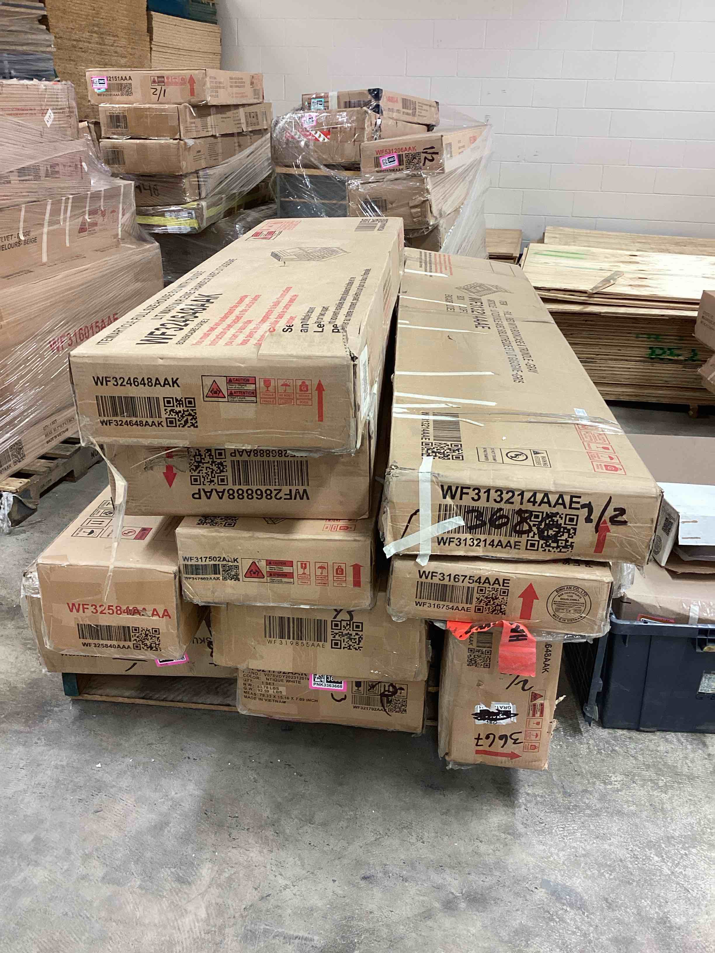 Pallet  of multiple furniture 