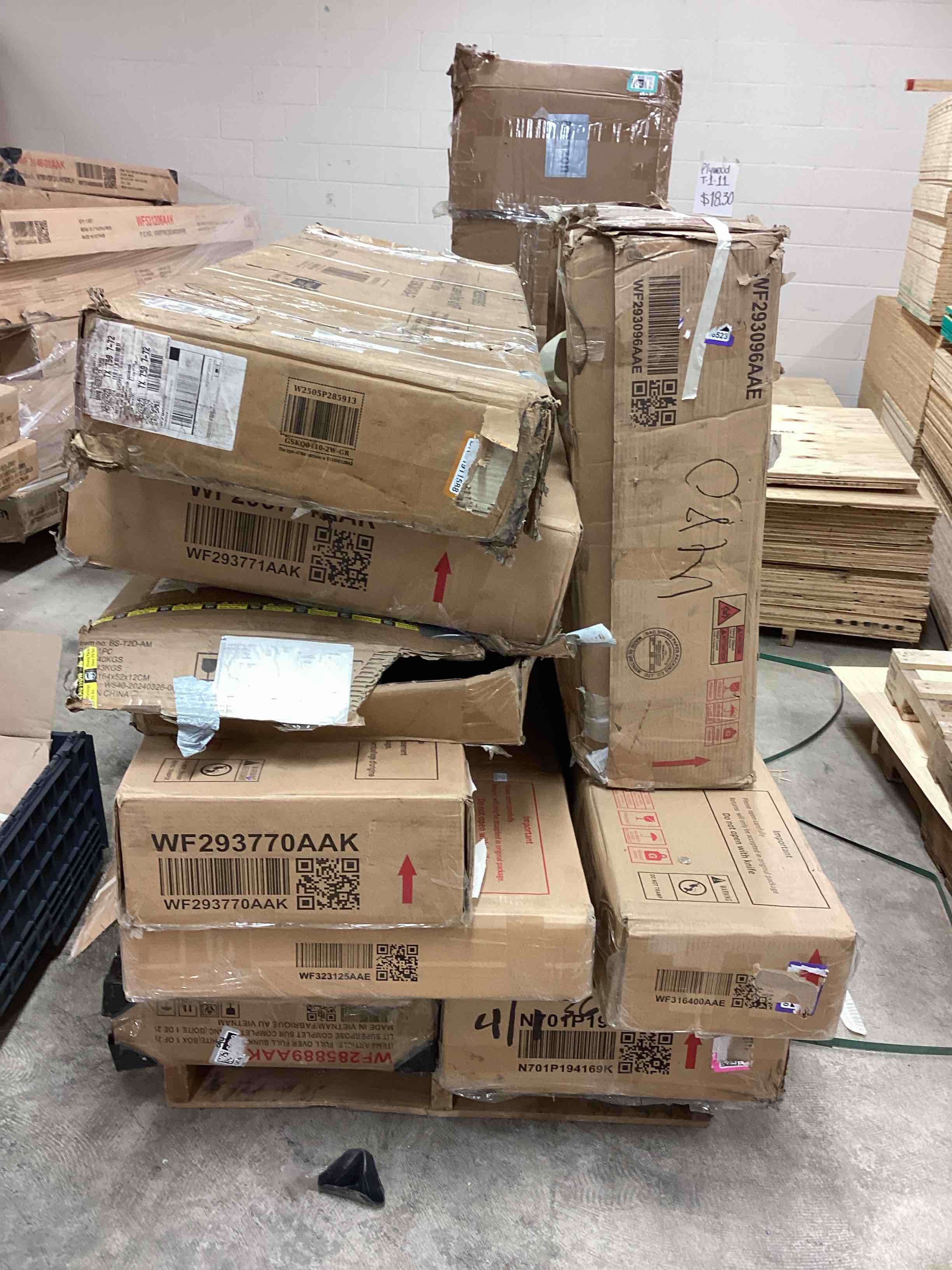 Pallet  of multiple furniture 