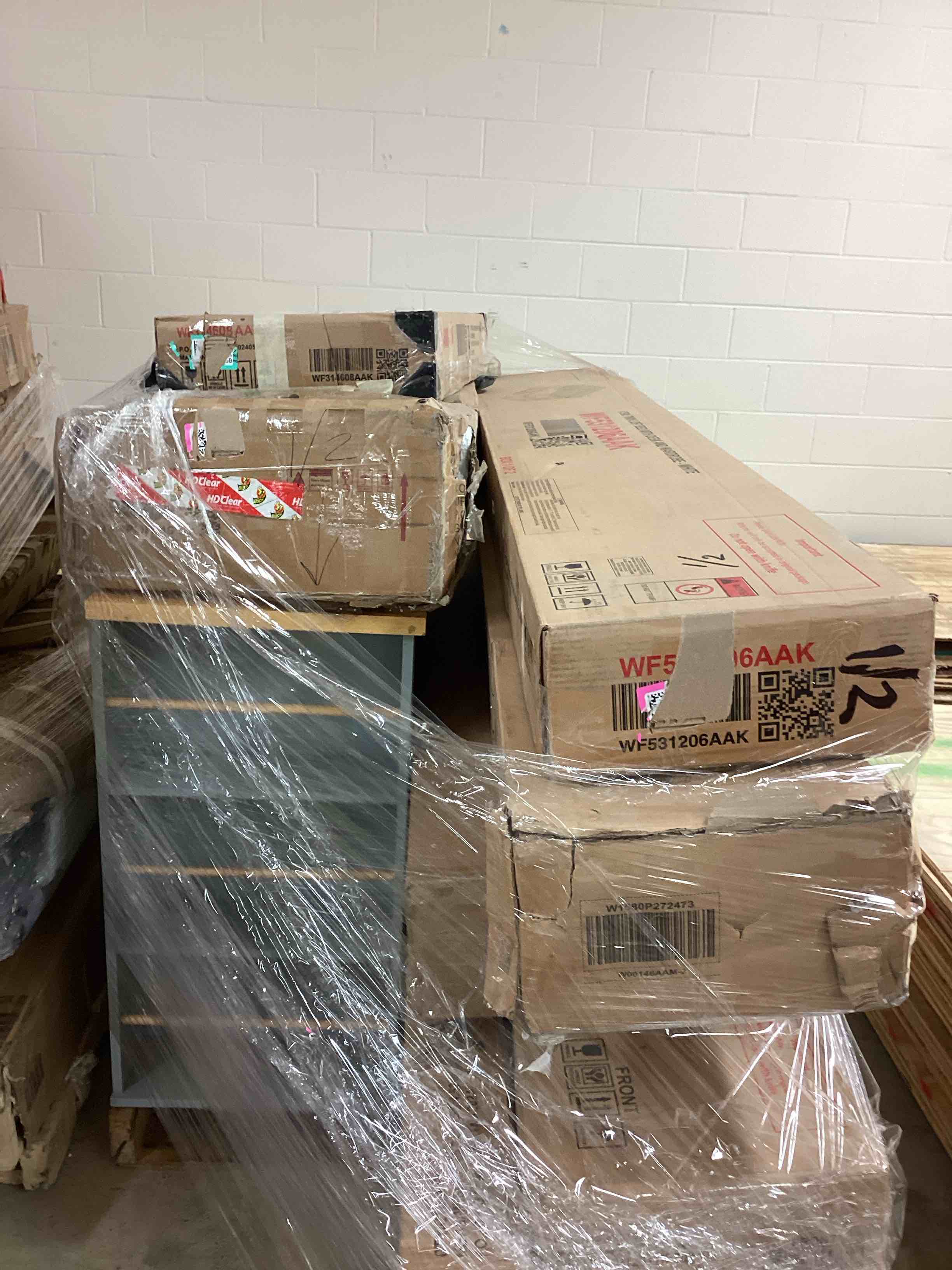 Pallet  of multiple furniture 