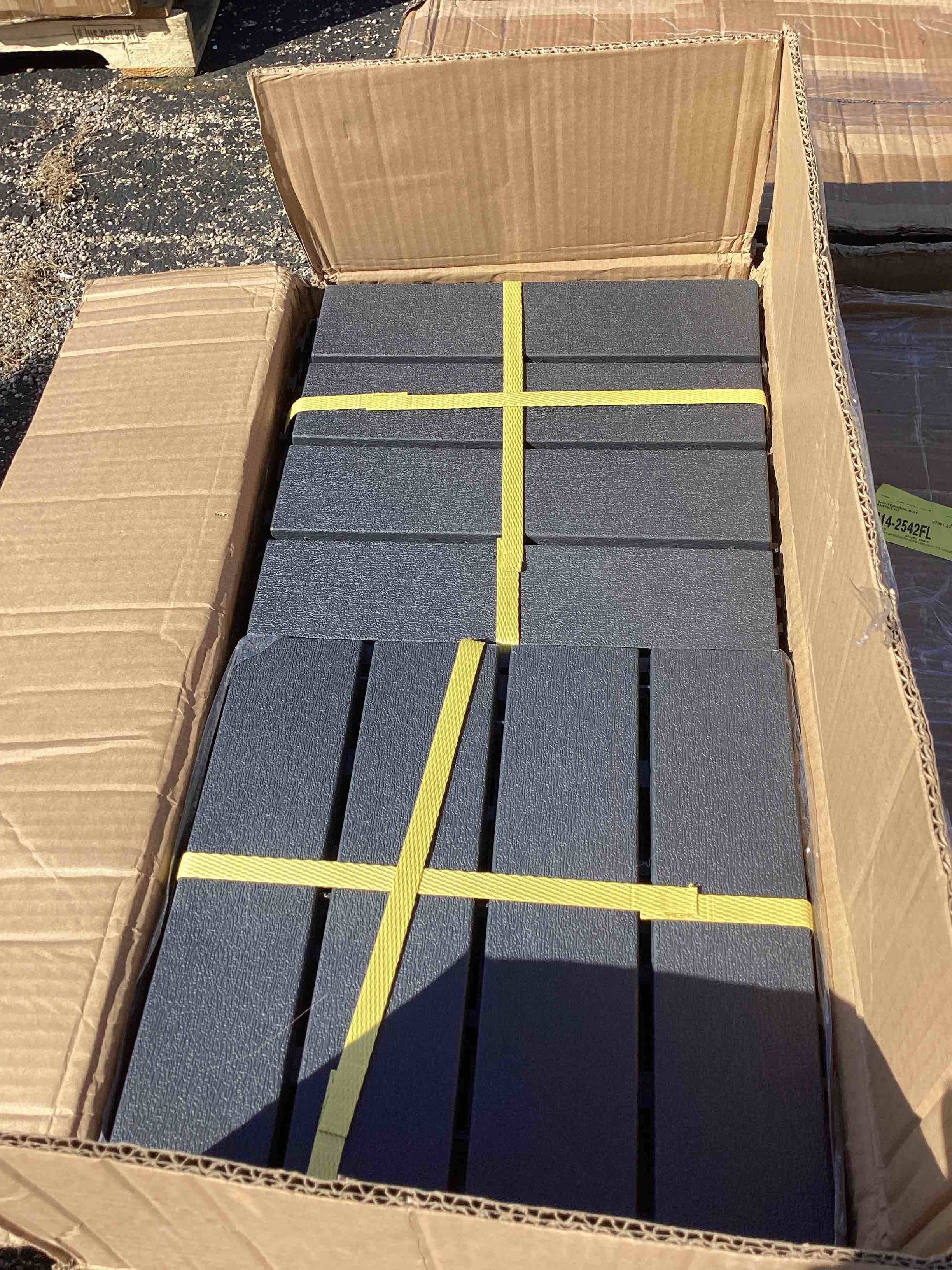 https://s3.amazonaws.com/lotting-images-prod/bidfta/GRA3677996_1759950280567.jpeg