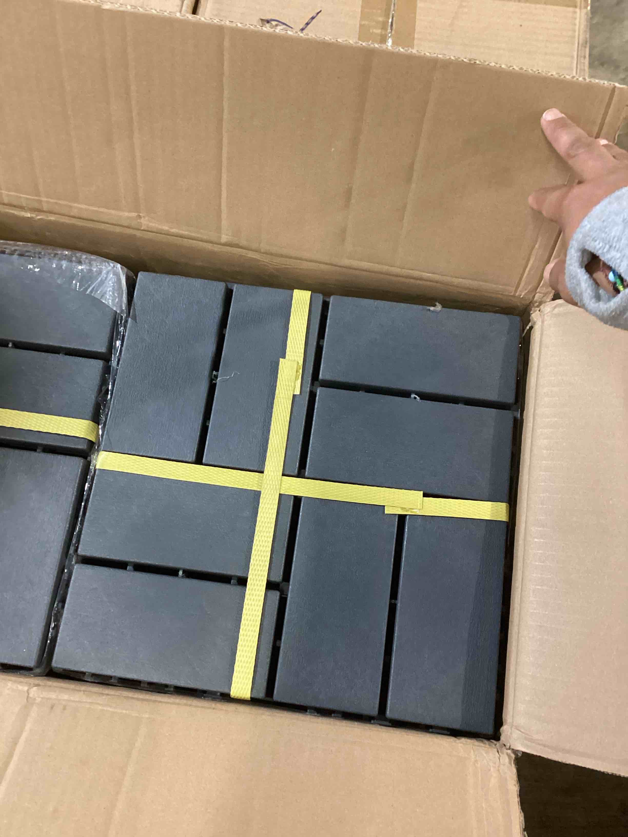 https://s3.amazonaws.com/lotting-images-prod/bidfta/GRA3678002_1759934457343.jpeg