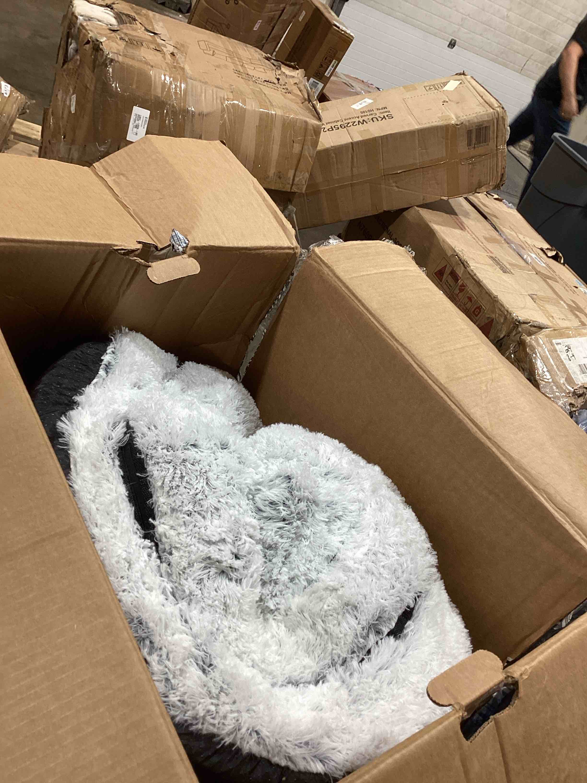 https://s3.amazonaws.com/lotting-images-prod/bidfta/GRA3678174_1760368059176.jpeg