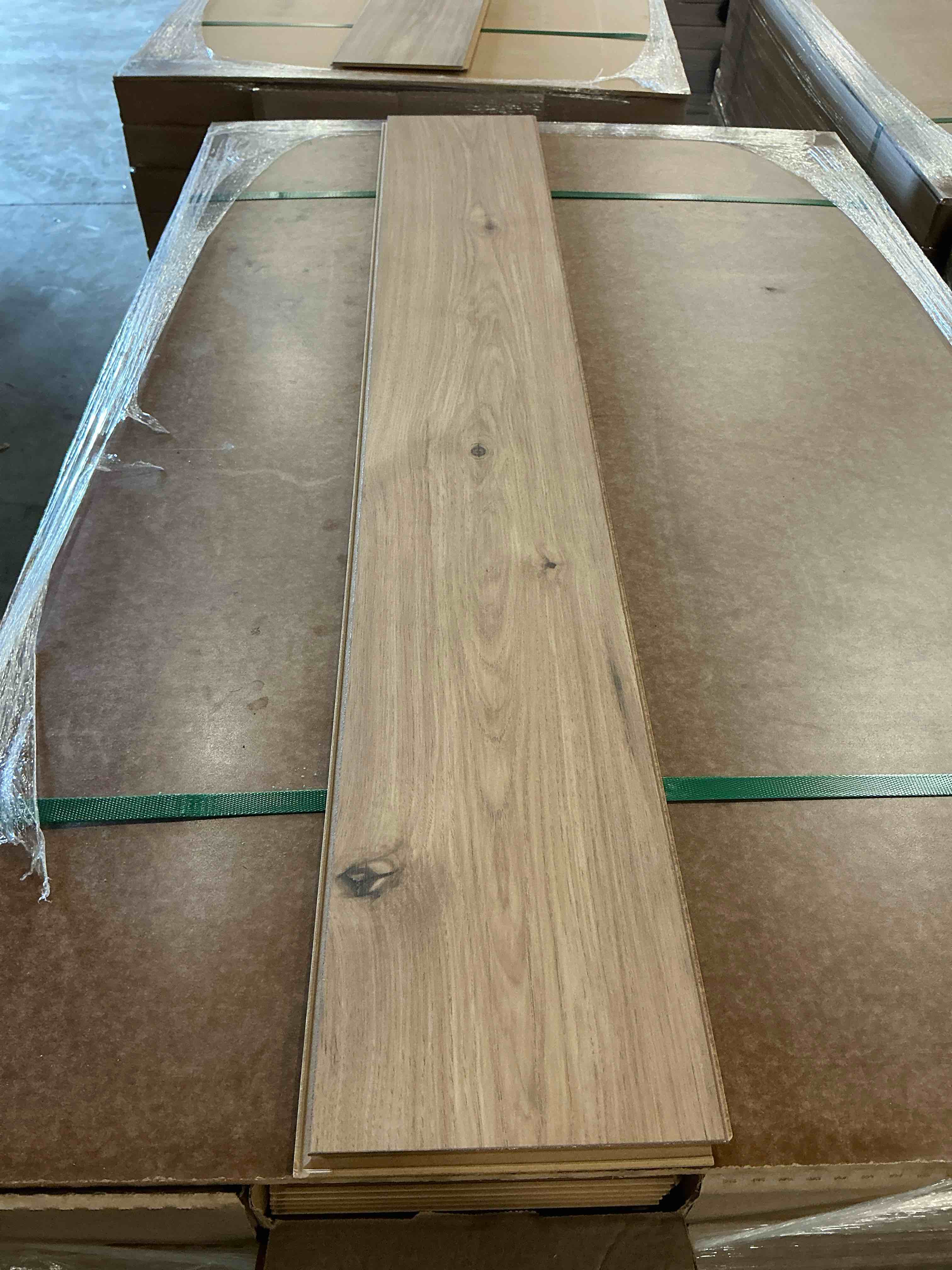 1,036.14 sq ft 7.5 x 50.75 8mm laminate flooring your bid per sq ft 