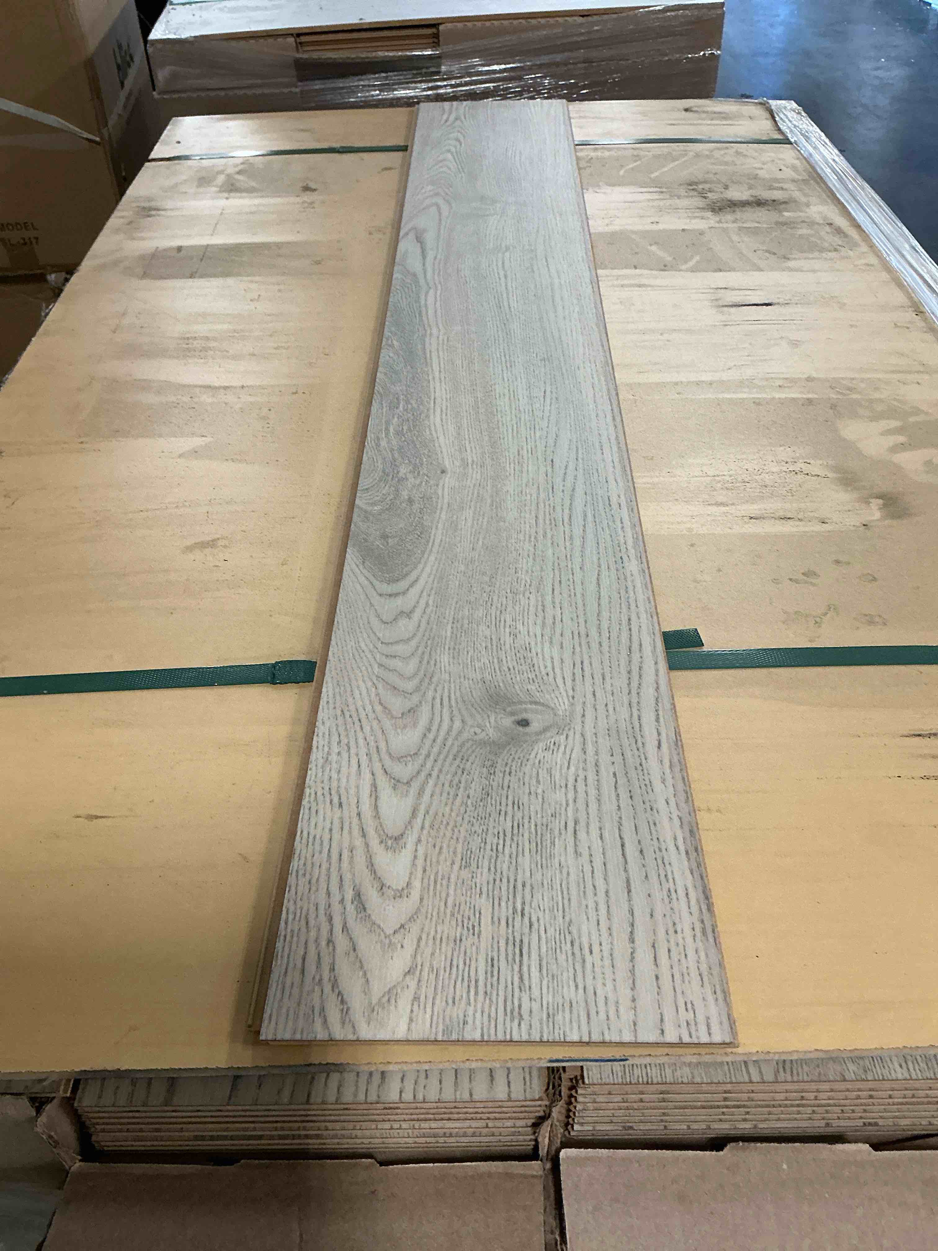 1332.18 sq ft 7.5 x 50.75 7mm laminate flooring your bid per sq ft 