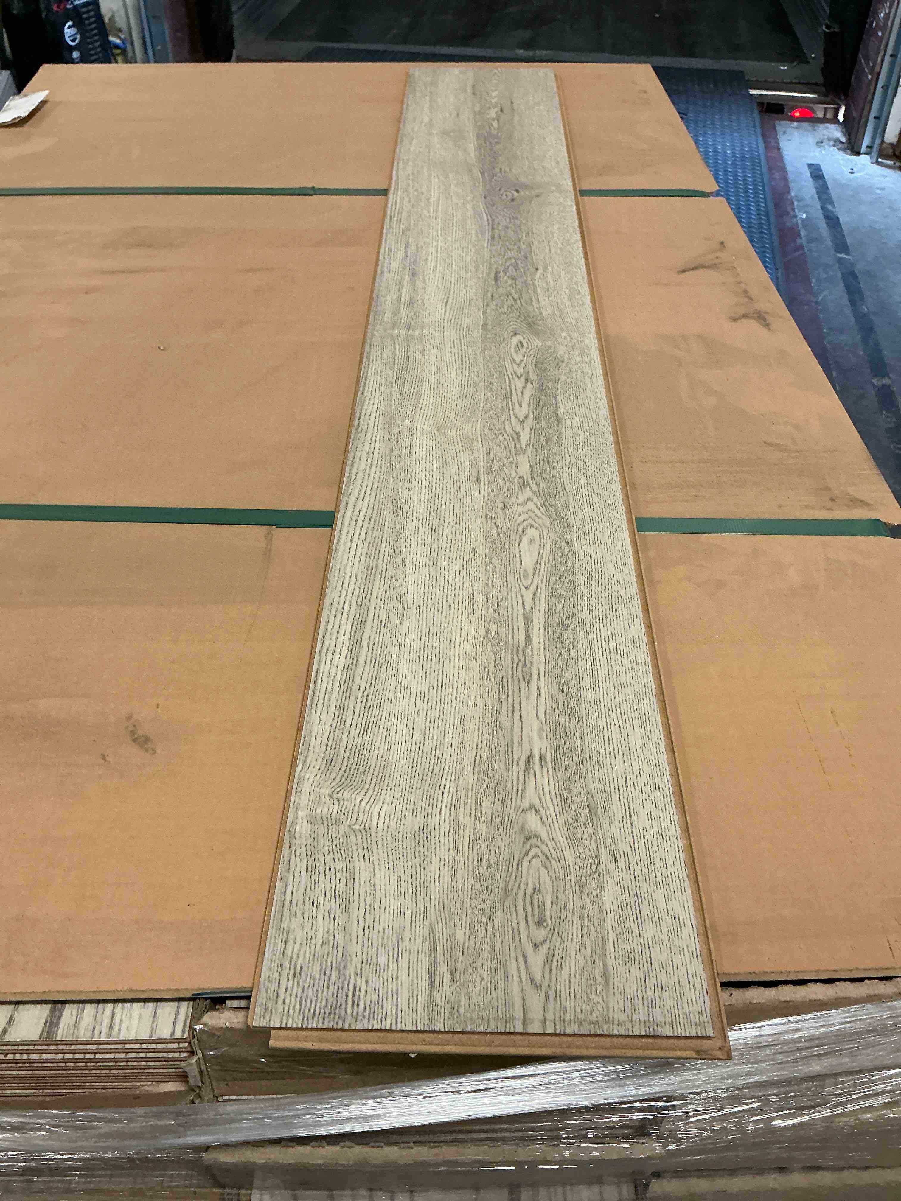 1332.18 sq ft 7.5 x 50.75 7mm laminate flooring your bid per sq ft 