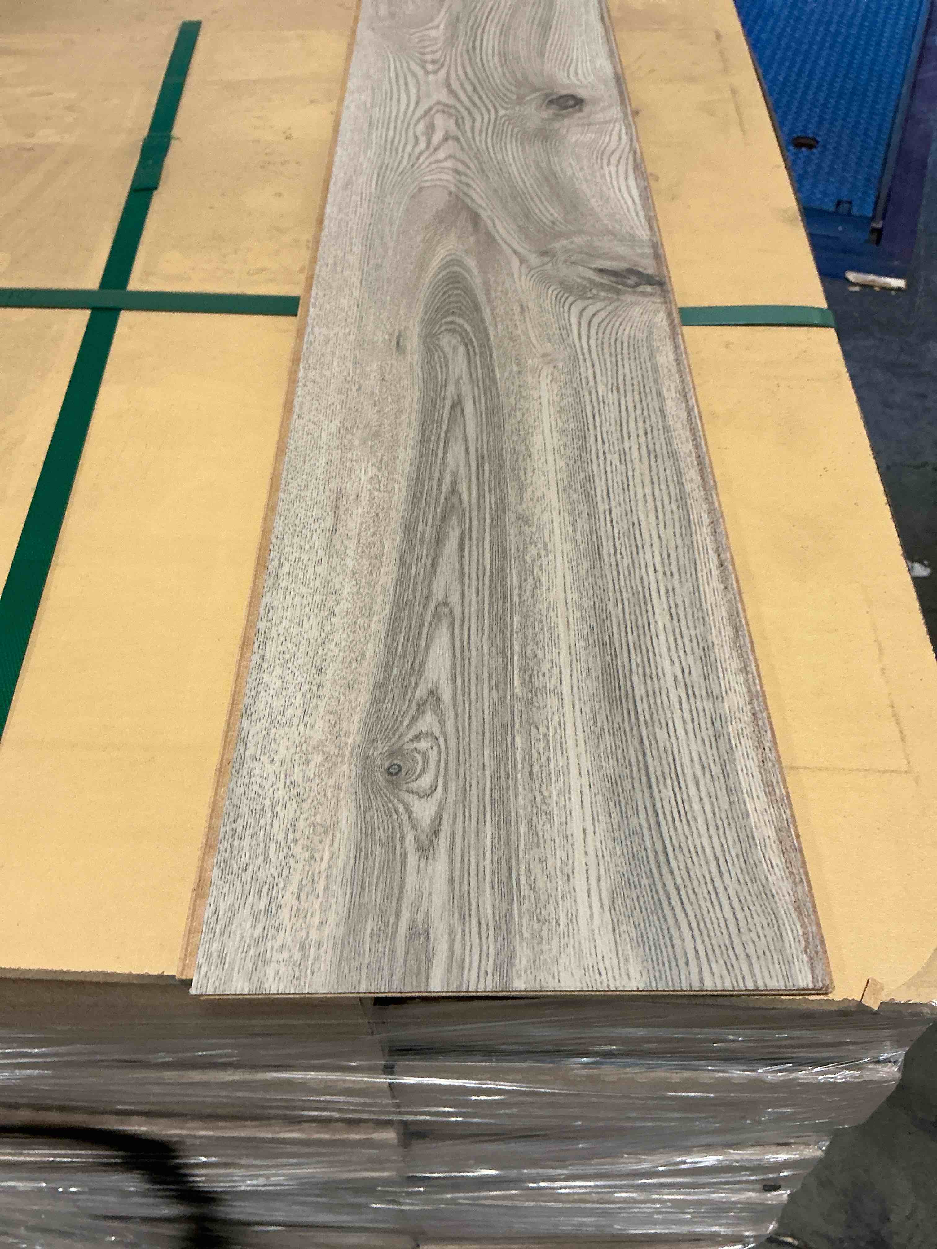 1237.02 sq ft 7.5 x 50.75 7mm laminate flooring your bid per sq ft 