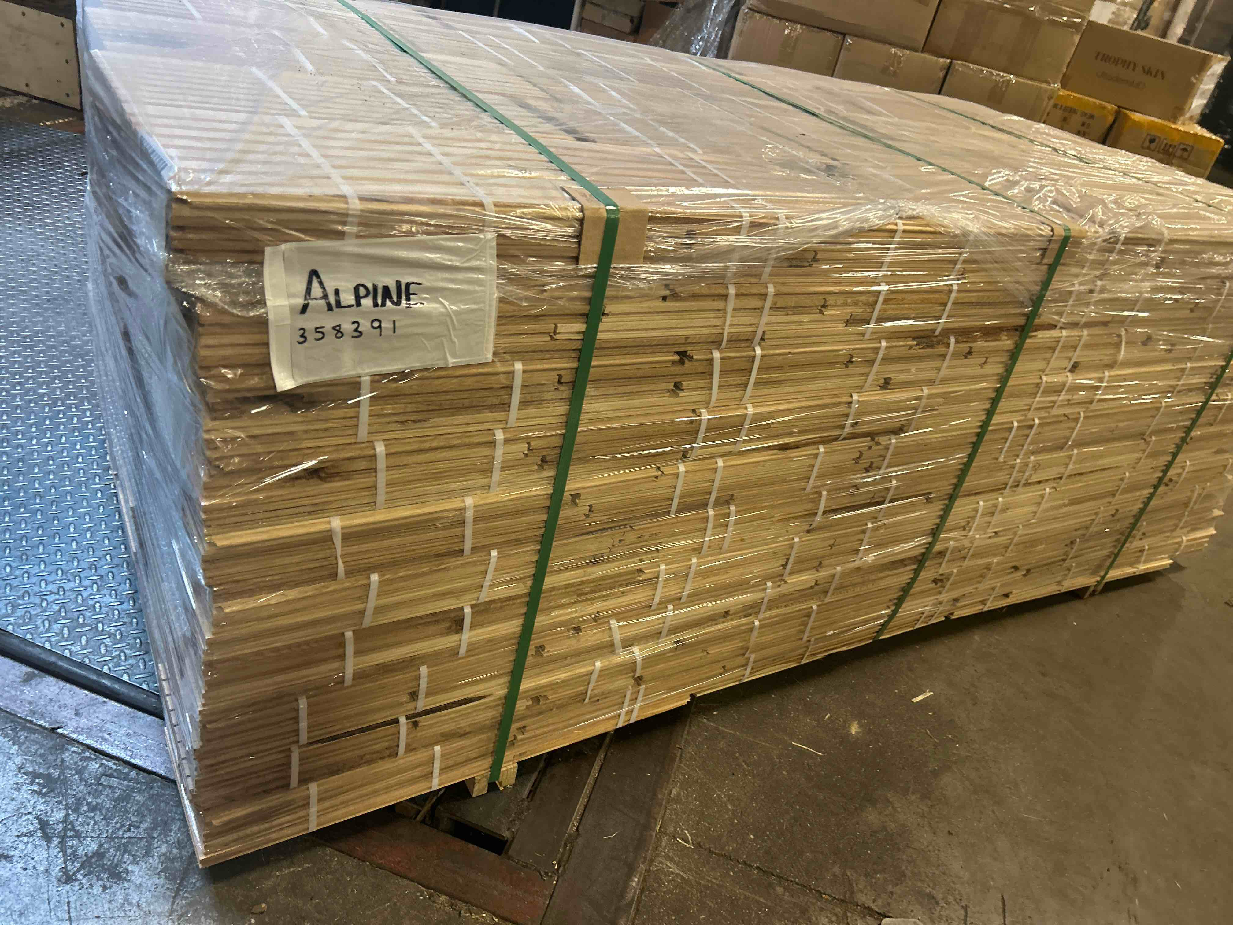 https://s3.amazonaws.com/lotting-images-prod/bidfta/GRA3696984_1751298604152.jpeg
