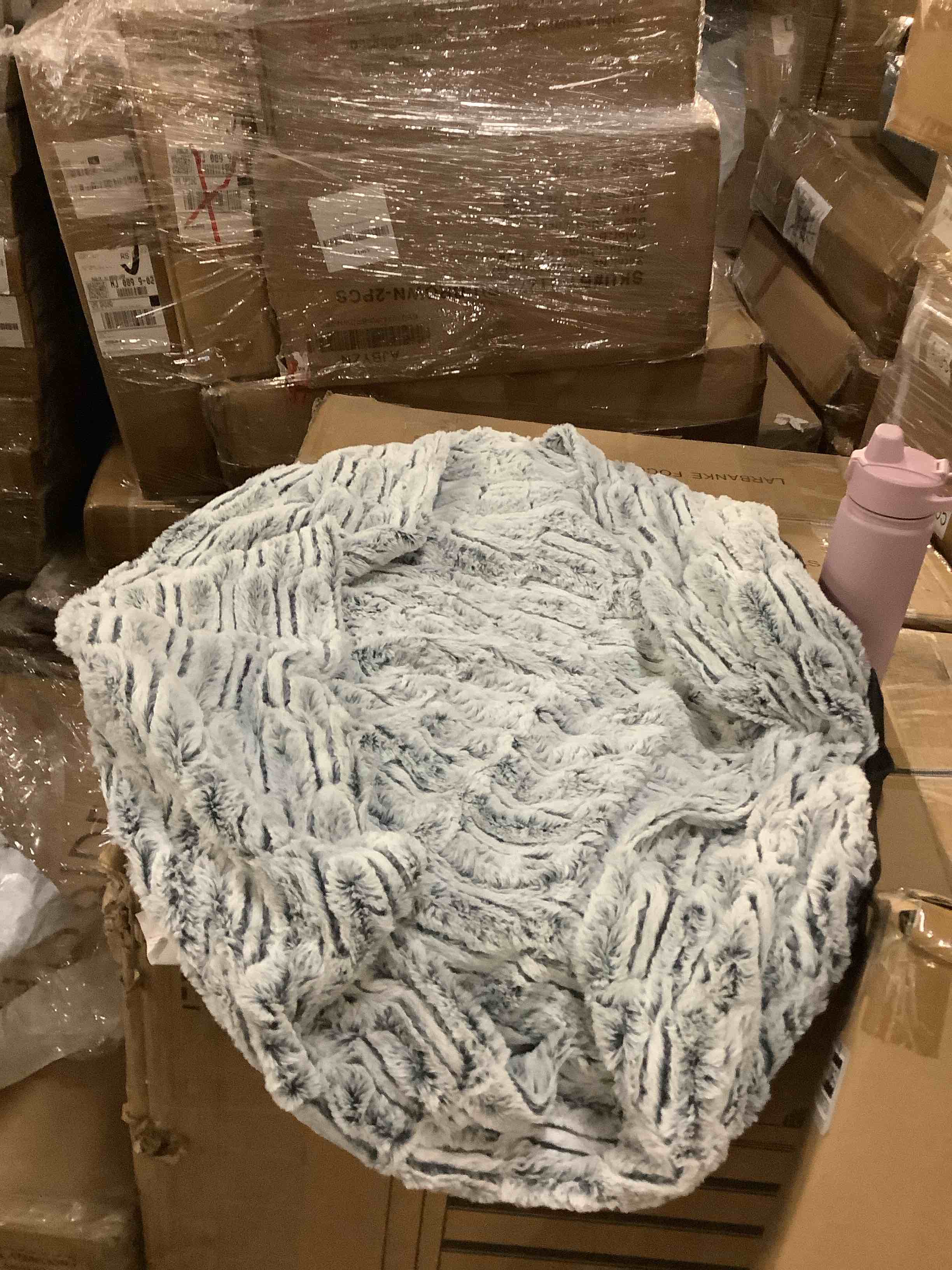 https://s3.amazonaws.com/lotting-images-prod/bidfta/GRA3698761_1755012117602.jpeg