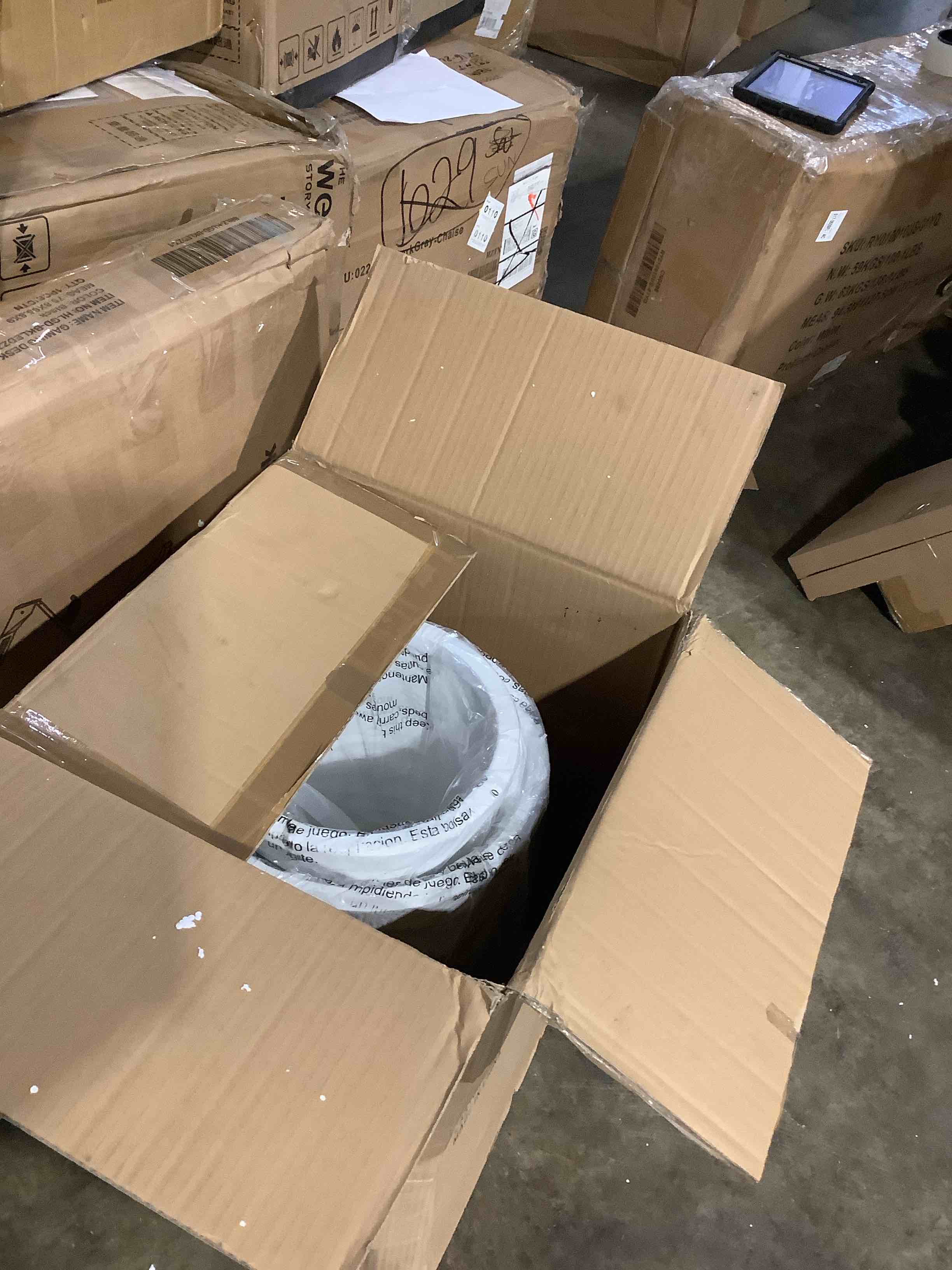 https://s3.amazonaws.com/lotting-images-prod/bidfta/GRA3698914_1755532542392.jpeg