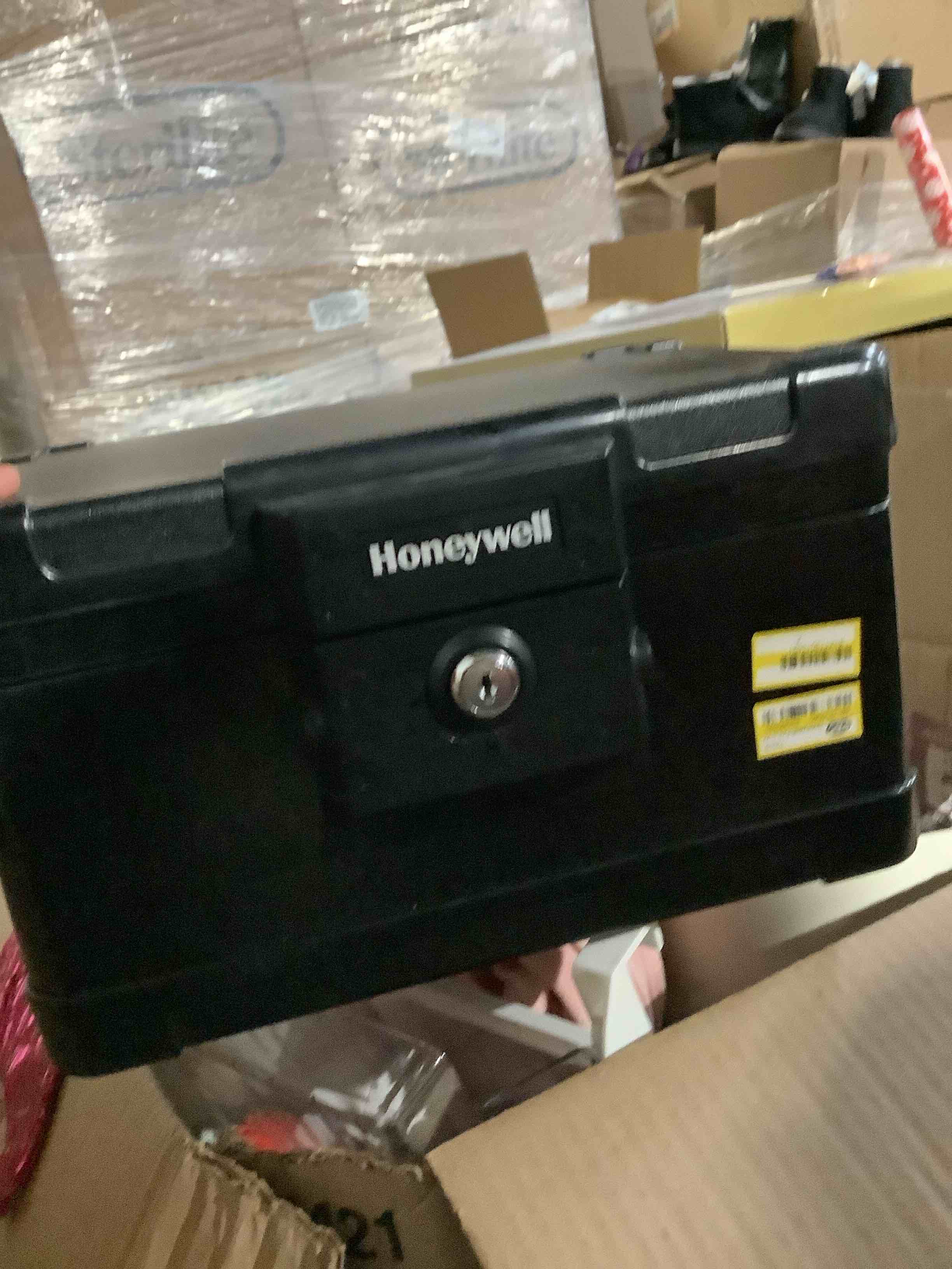 https://s3.amazonaws.com/lotting-images-prod/bidfta/GRA3699096_1755801311231.jpeg