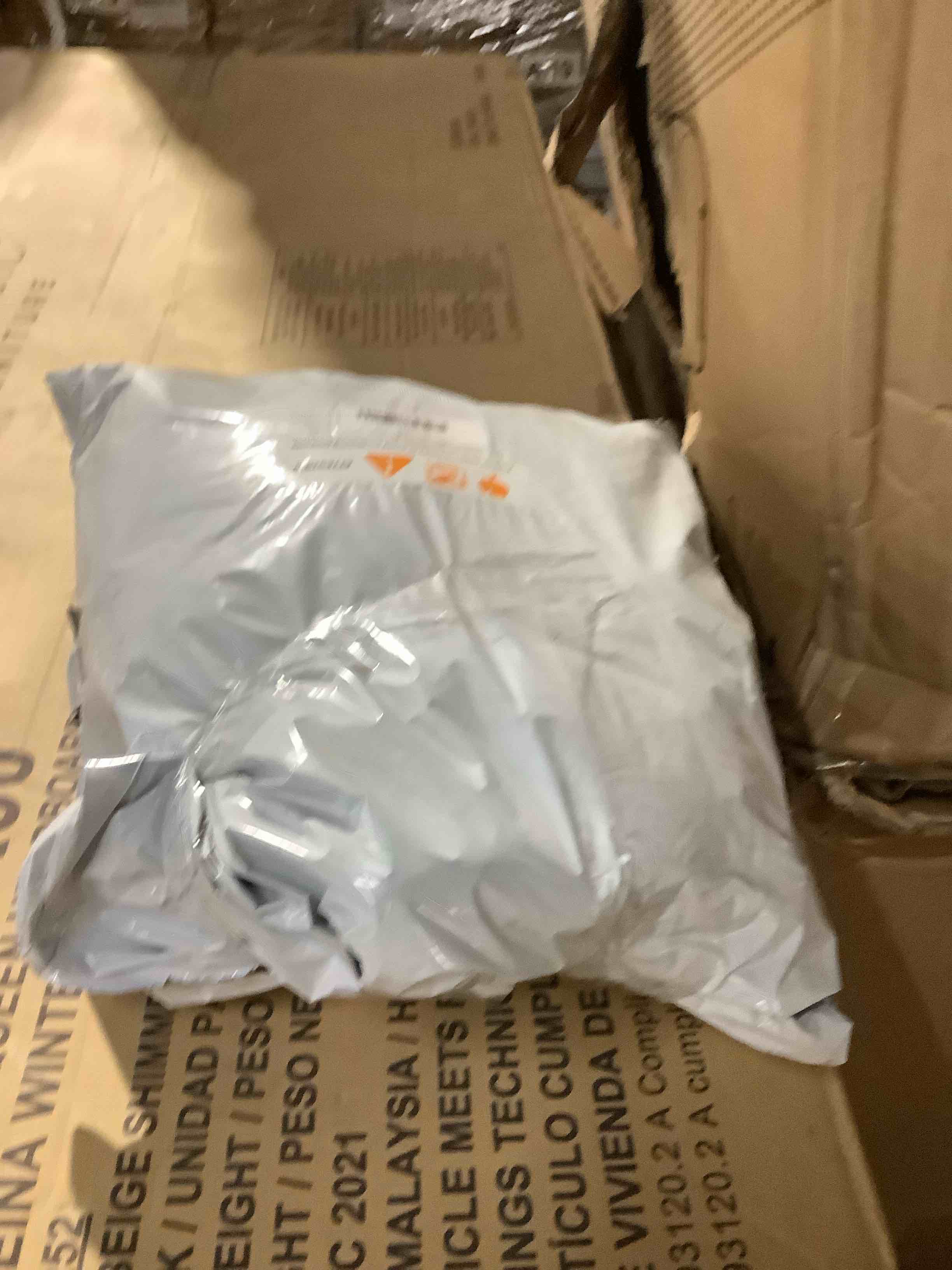https://s3.amazonaws.com/lotting-images-prod/bidfta/GRA3699258_1756237053227.jpeg