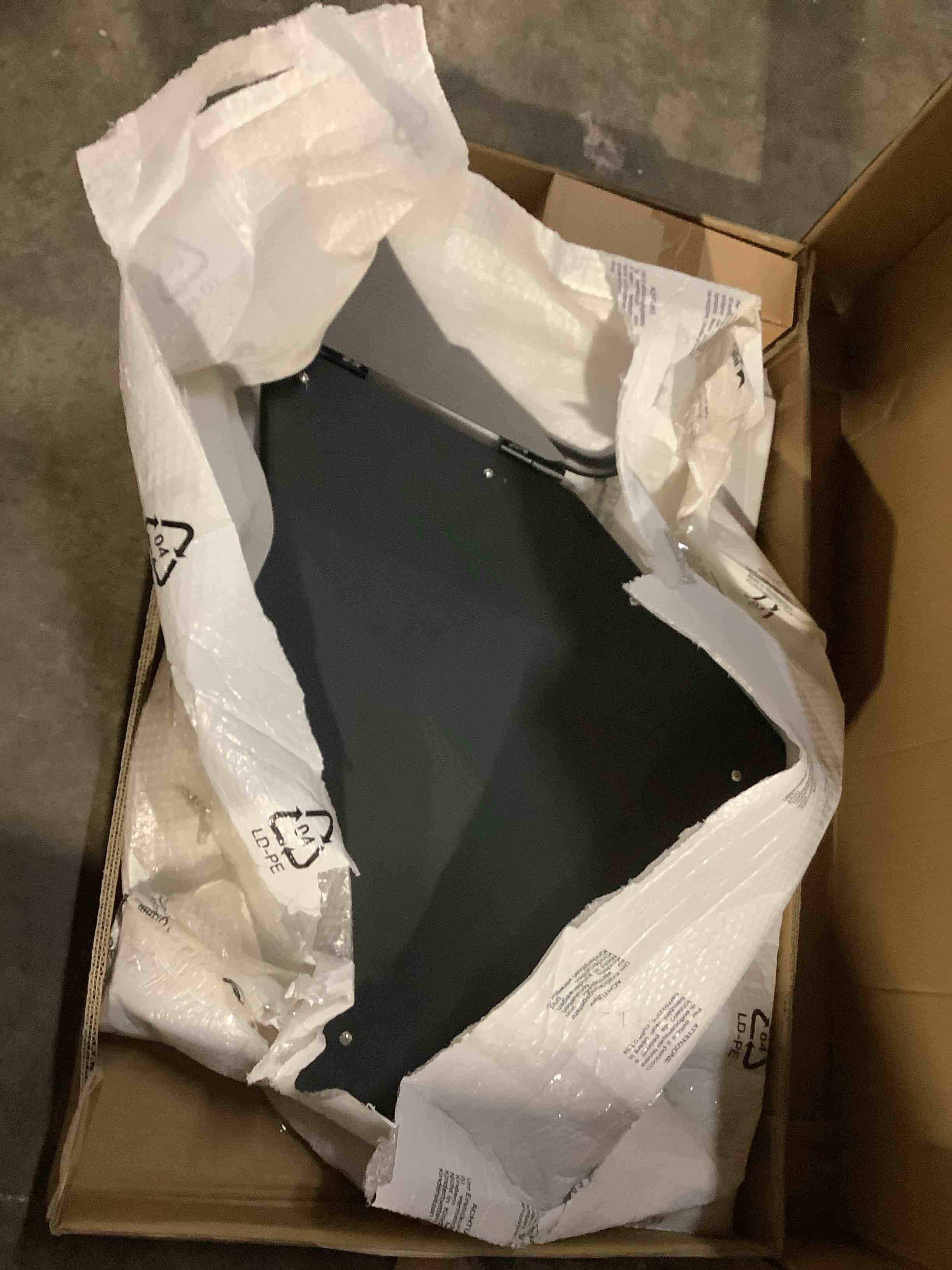 https://s3.amazonaws.com/lotting-images-prod/bidfta/GRA3699272_1756307694672.jpeg