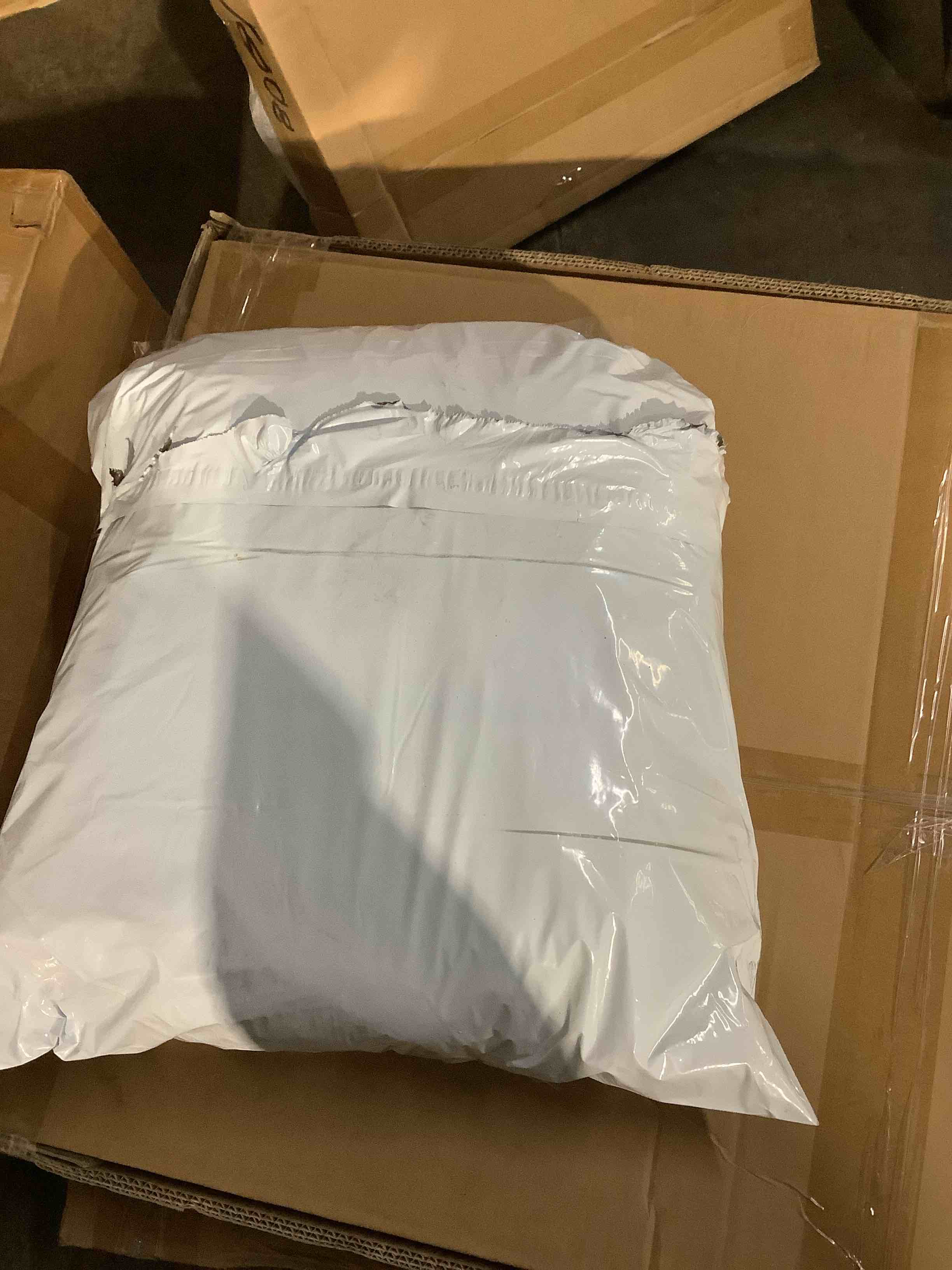 https://s3.amazonaws.com/lotting-images-prod/bidfta/GRA3699285_1756316314127.jpeg