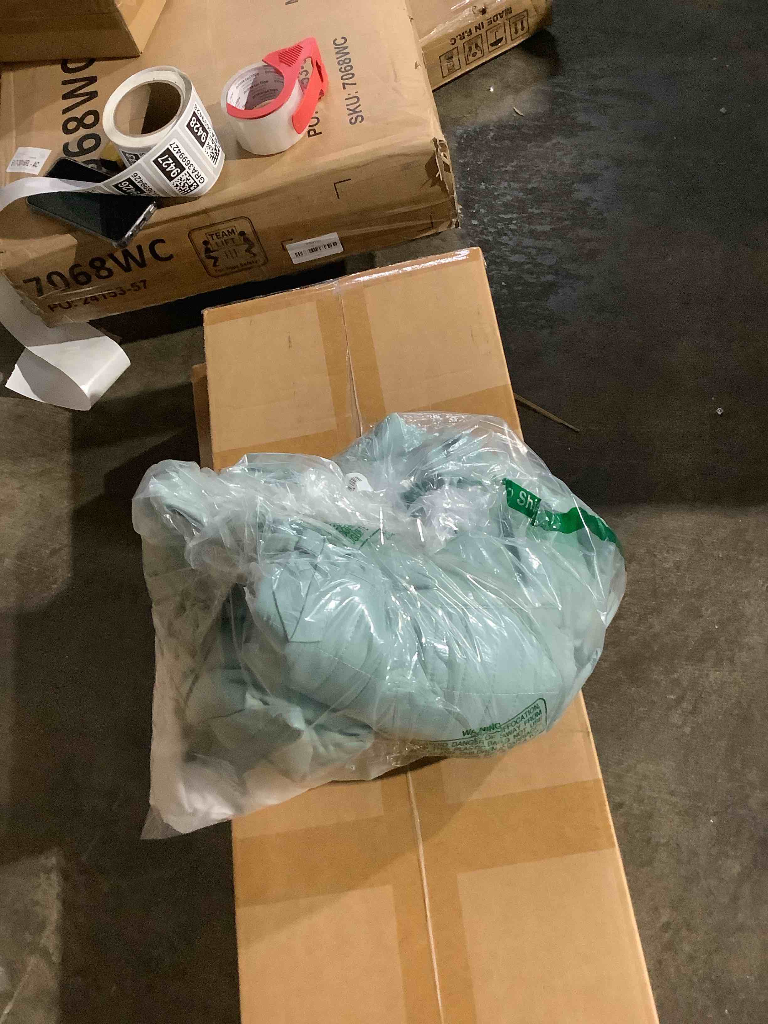 https://s3.amazonaws.com/lotting-images-prod/bidfta/GRA3699425_1756750078629.jpeg