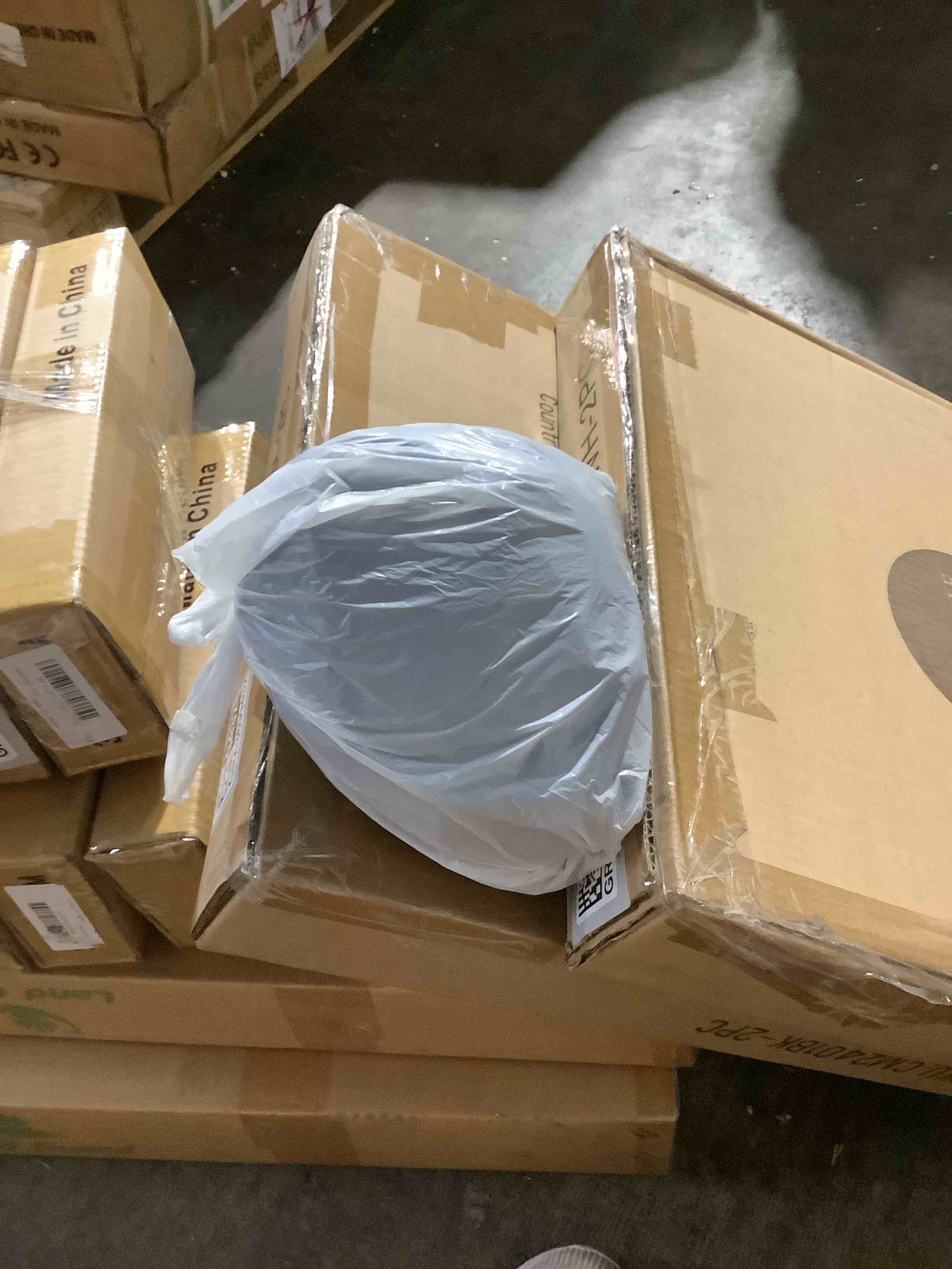 https://s3.amazonaws.com/lotting-images-prod/bidfta/GRA3699437_1756757829429.jpeg