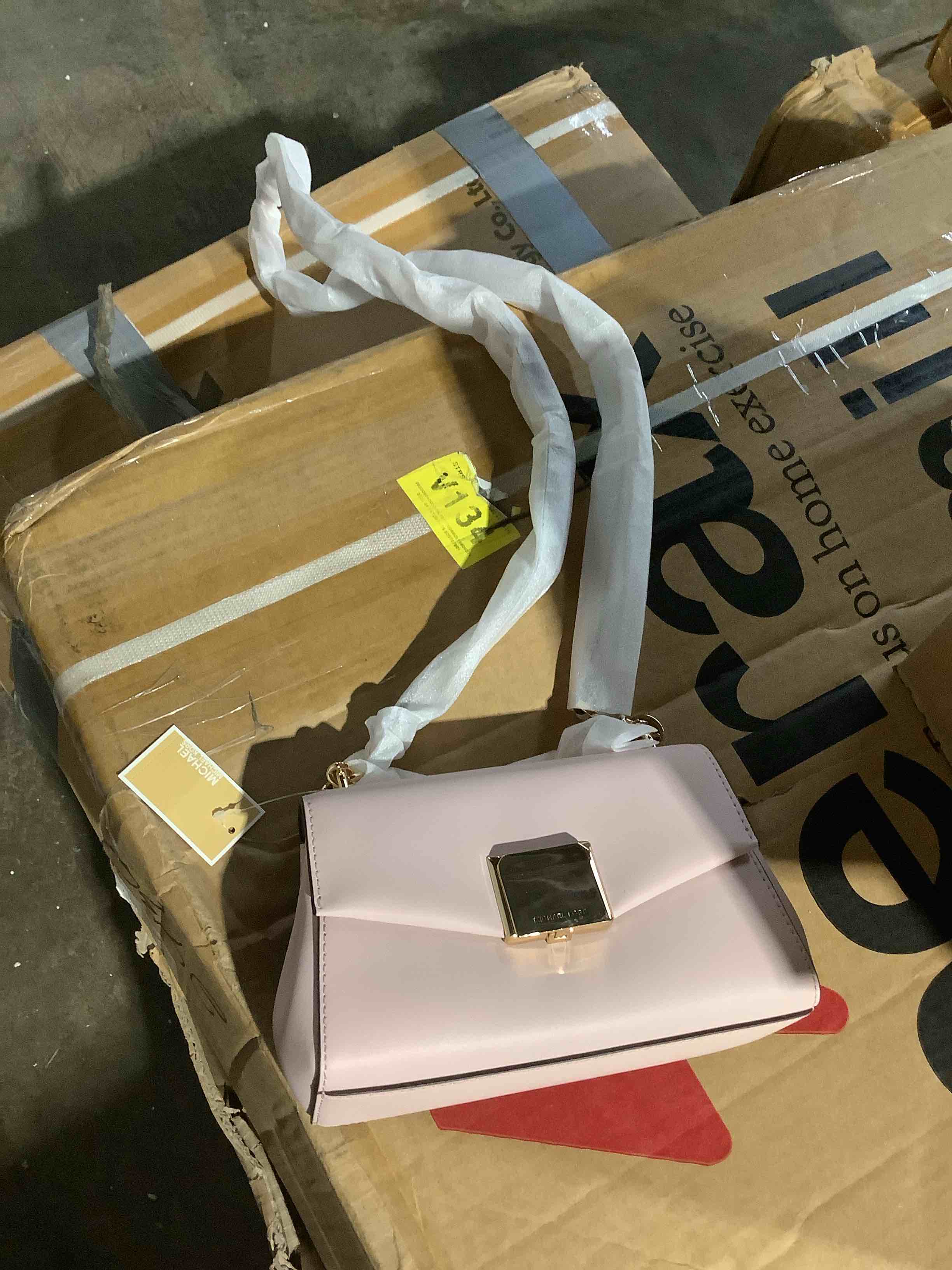 https://s3.amazonaws.com/lotting-images-prod/bidfta/GRA3699441_1756762950716.jpeg