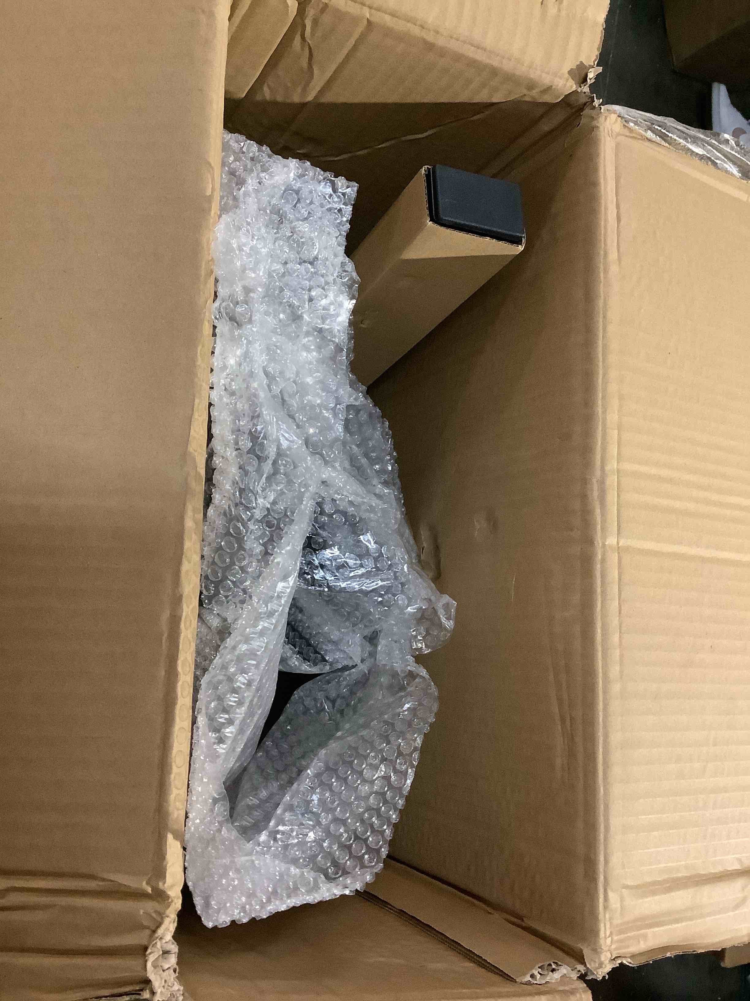 https://s3.amazonaws.com/lotting-images-prod/bidfta/GRA3699511_1757018900398.jpeg