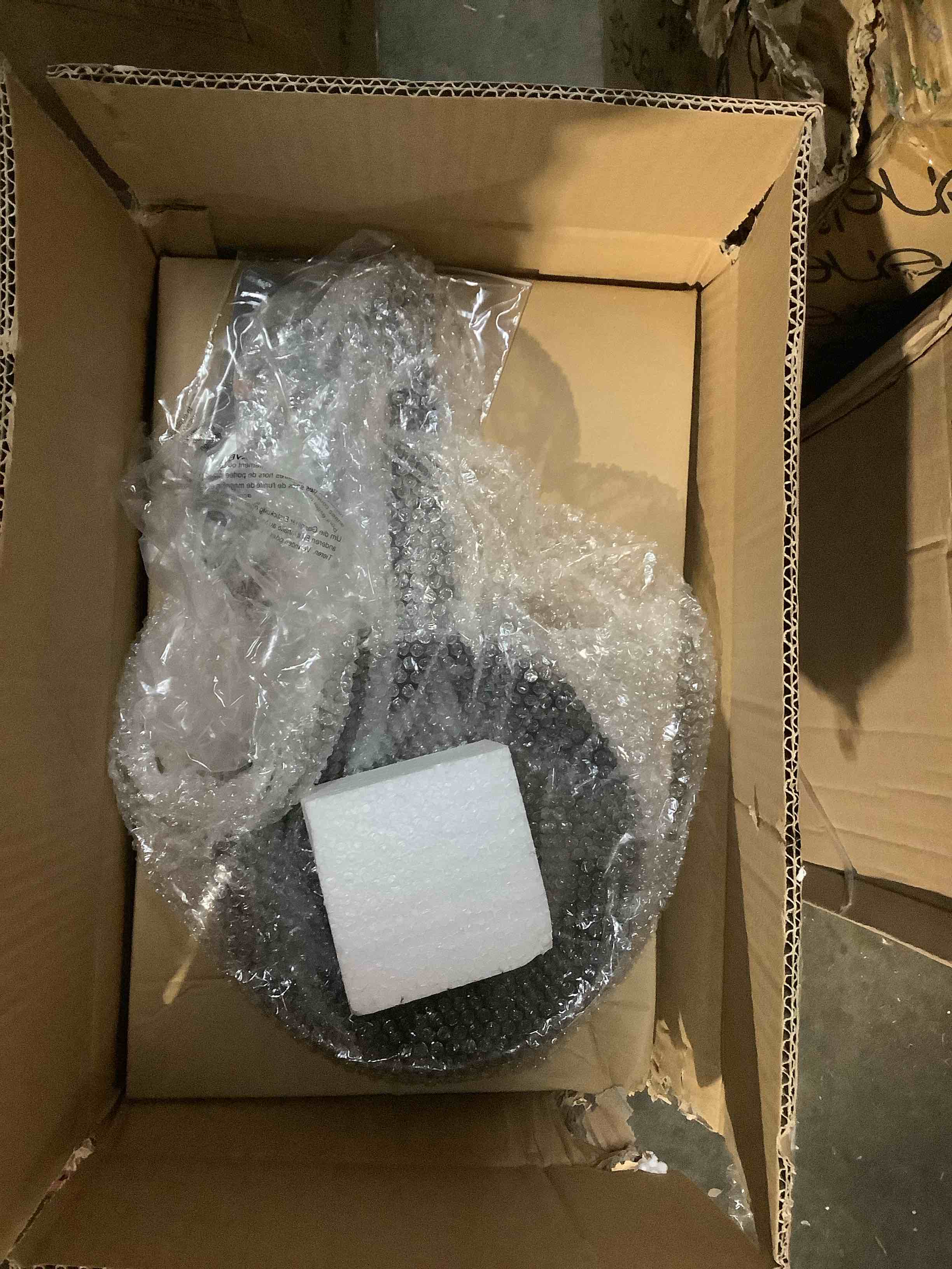 https://s3.amazonaws.com/lotting-images-prod/bidfta/GRA3699513_1757021047377.jpeg