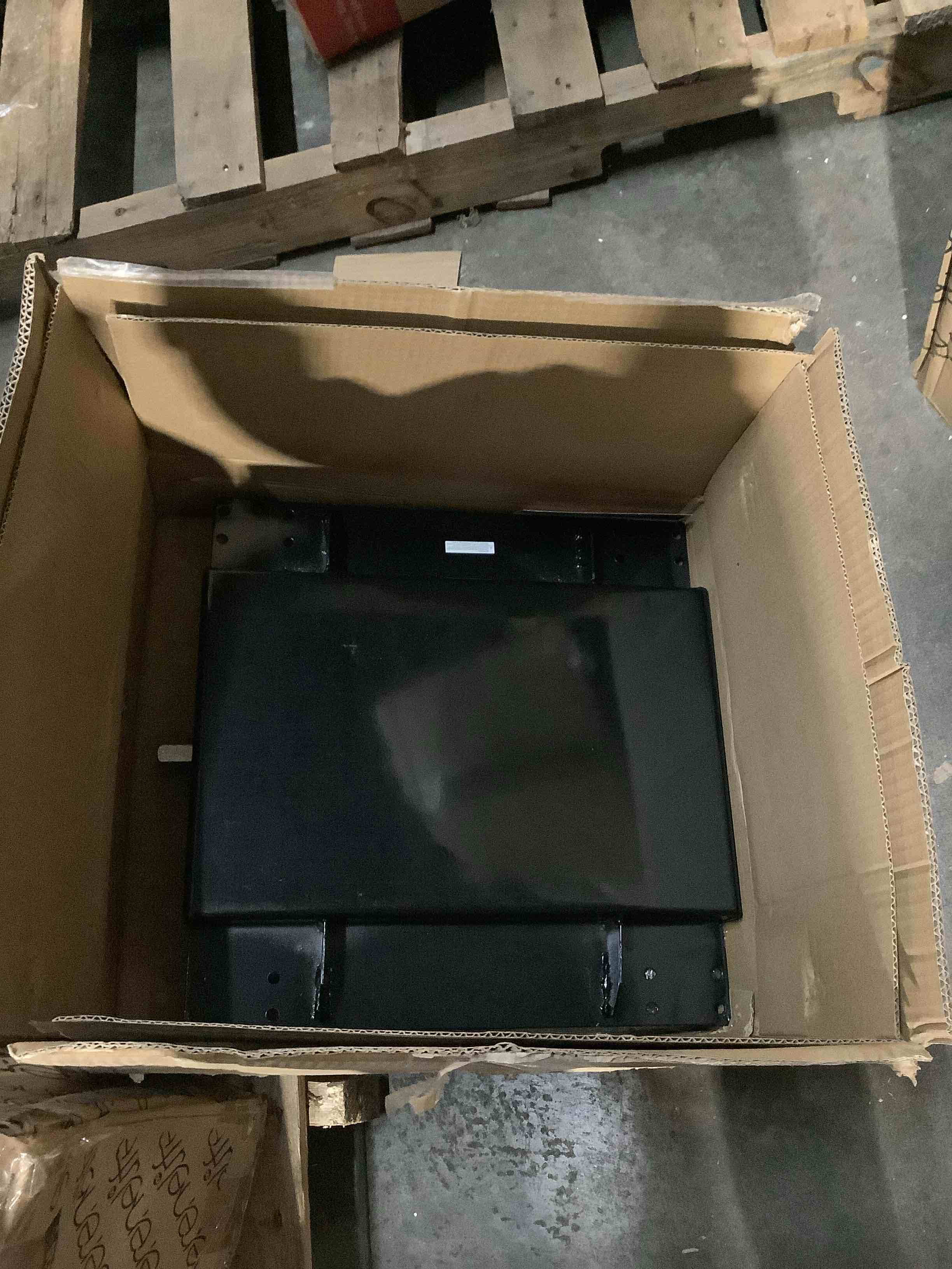 https://s3.amazonaws.com/lotting-images-prod/bidfta/GRA3699530_1757084565046.jpeg