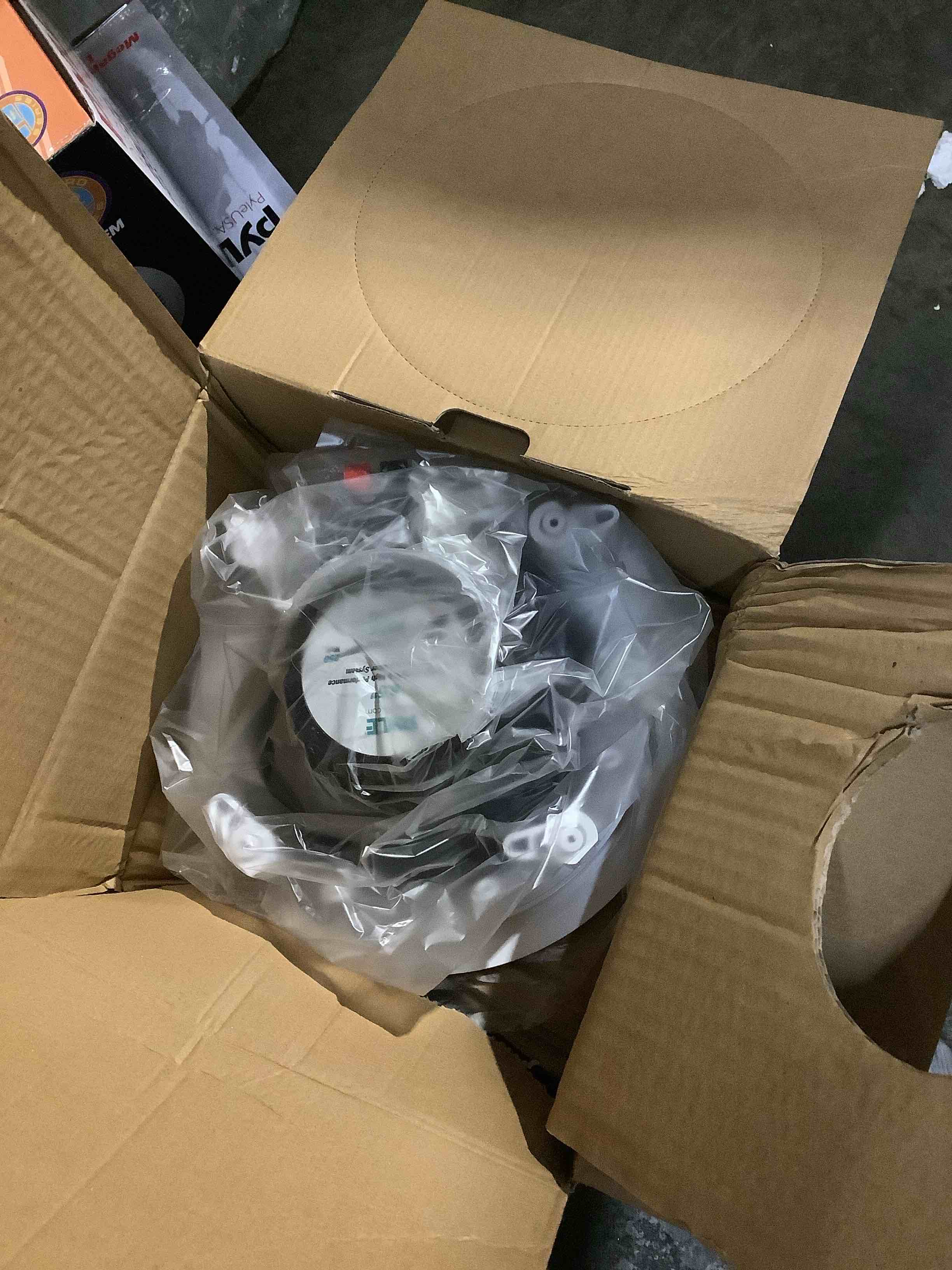 https://s3.amazonaws.com/lotting-images-prod/bidfta/GRA3699534_1757086080661.jpeg