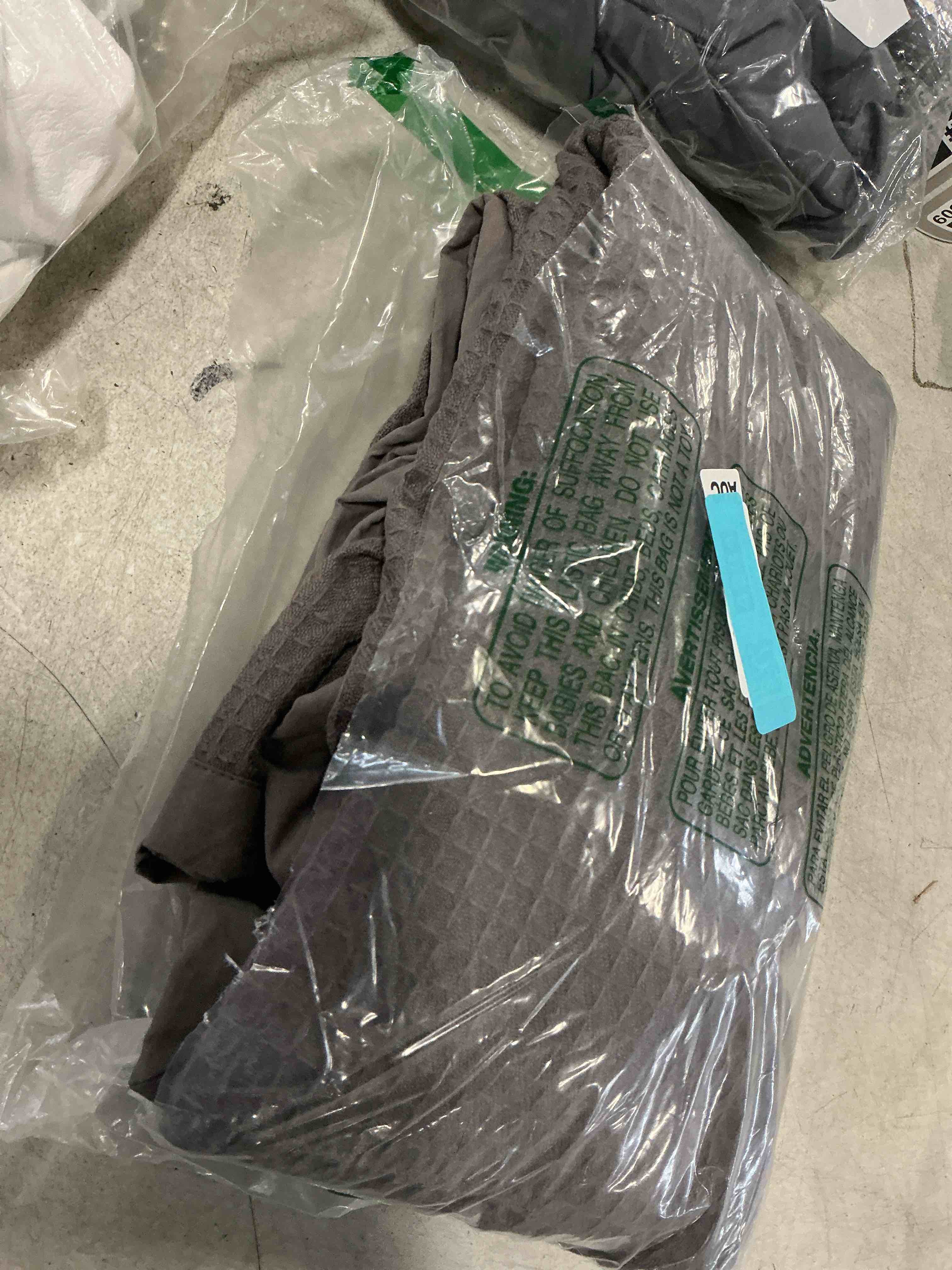 Condition photo showing item condition for (similar image) BATTILO HOME Light Grey Throw Blanket for Couch, Soft Knitted Chenille Throw Blanket for Sofa, Chair, Living Room, Cozy Gray Throw Blankets for Bed,51"x67"