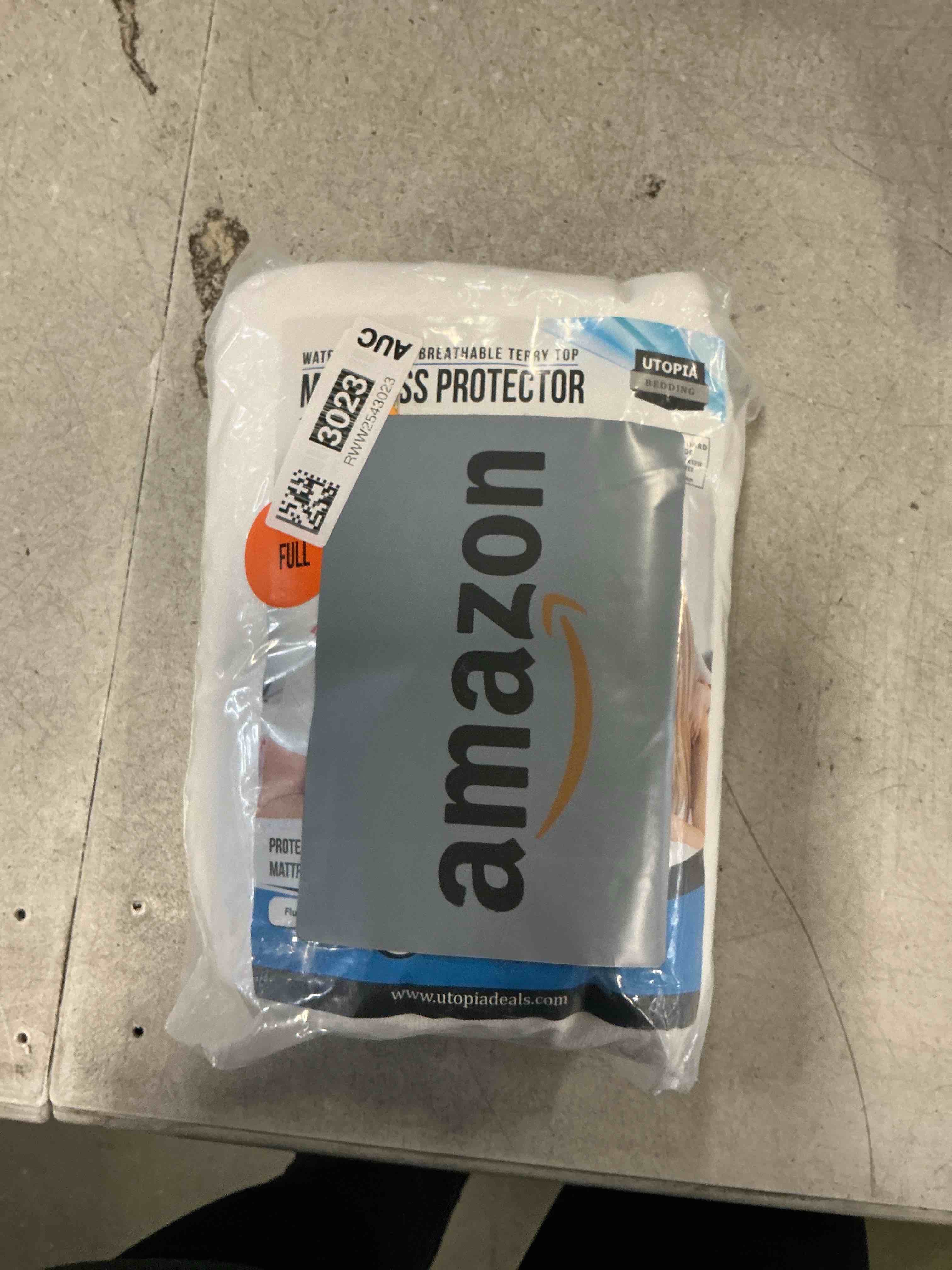 Condition photo showing As Is for Utopia Bedding Waterproof Mattress Protector Full Size, Premium 200 GSM Terry Mattress Cover, Soft & Breathable Bed Cover, Fitted Sheet Style with Stretchable Deep Pockets 15" (White) White Full