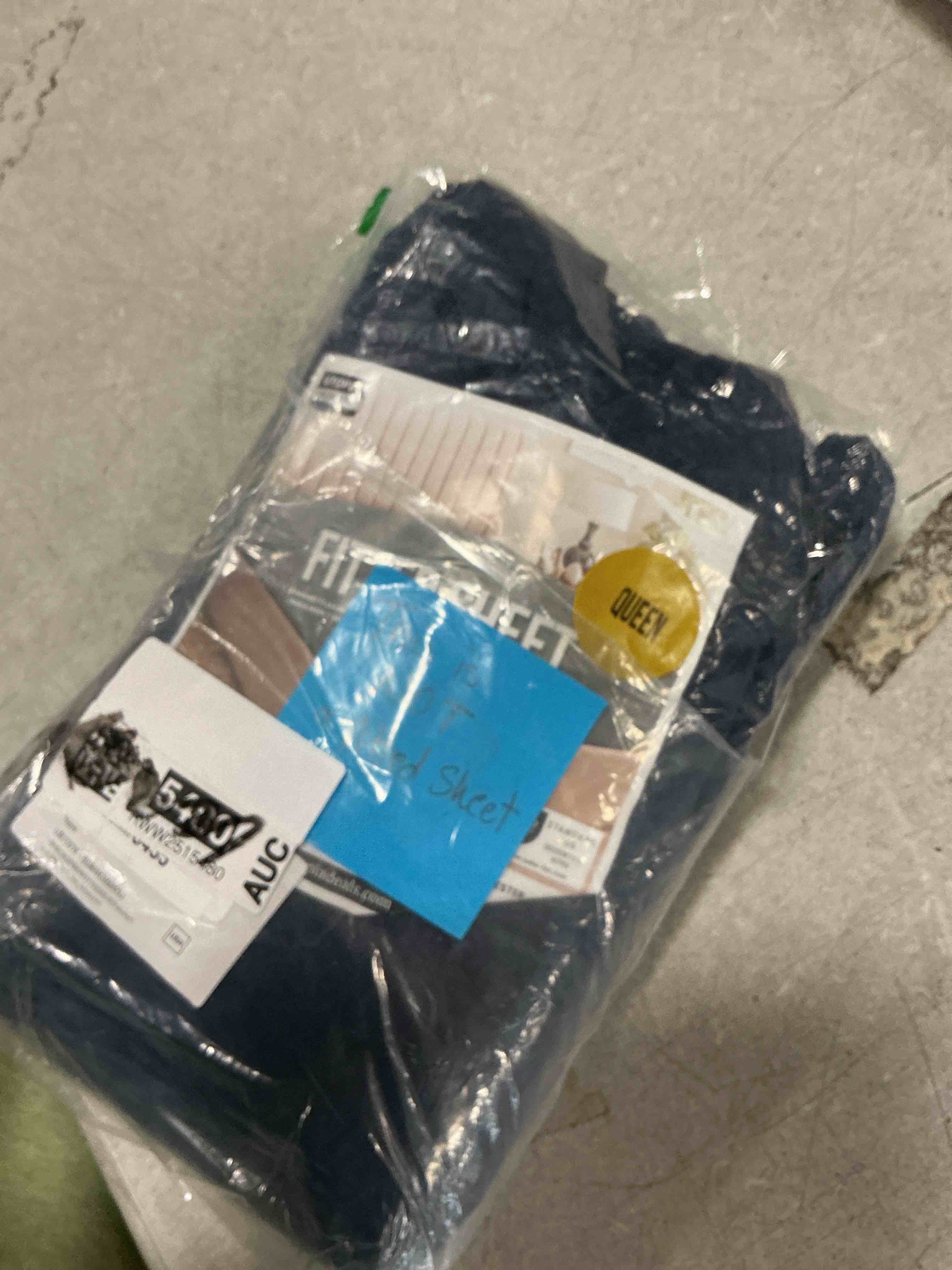 Condition photo showing item condition for Utopia Bedding Full Size 4 Piece Sheet Set - Brushed Microfiber - Soft Bed Sheets for Full Size Bed - Includes 1 Fitted, 1 Flat, & 2 Pillow Cases - Deep Pocket (Navy)