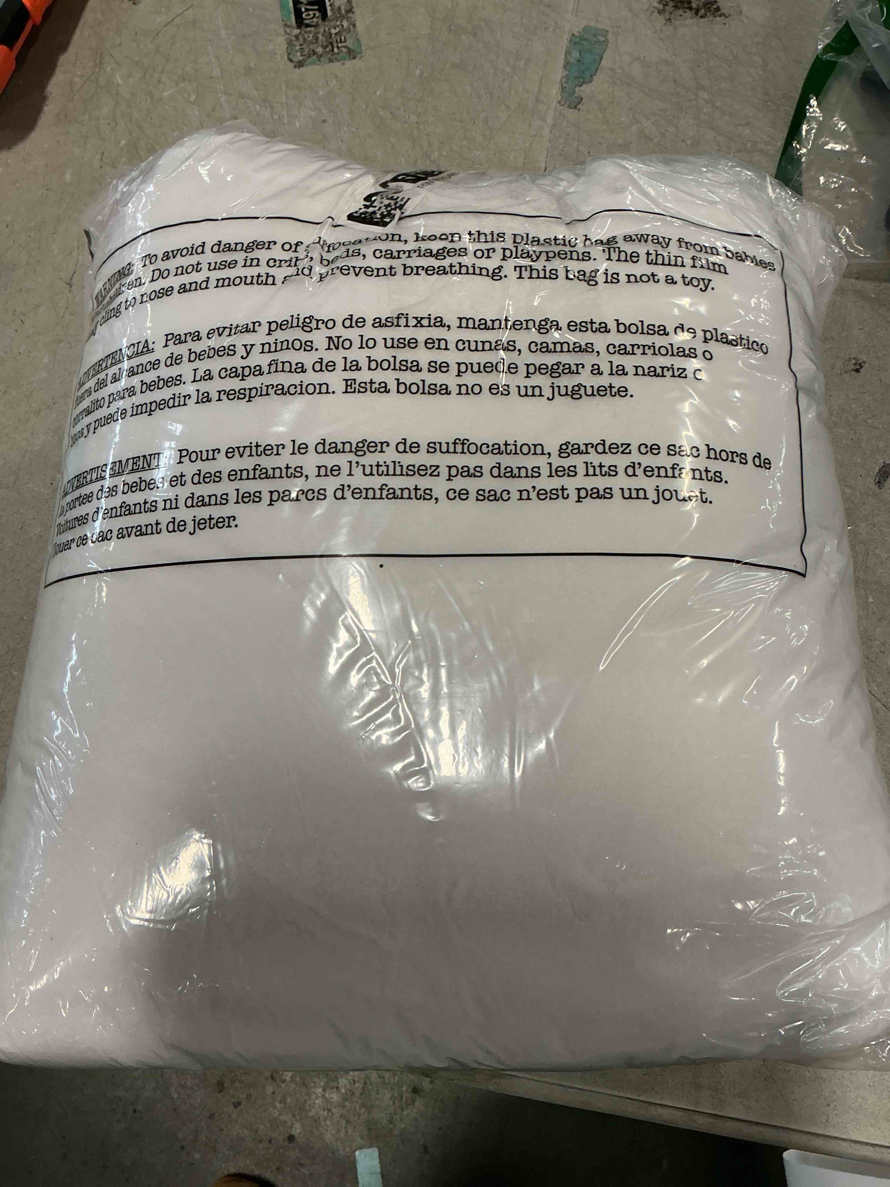 Condition photo showing Good Condition for Utopia Bedding Fleece Blanket Queen Size White (90x90 Inches) Ultra Soft Warm Lightweight Microfiber Breathable Anti-Static Cozy Winter Bed Blanket, All-Season Home Decor Gift for Men & Women Queen (90x90 Inch) White