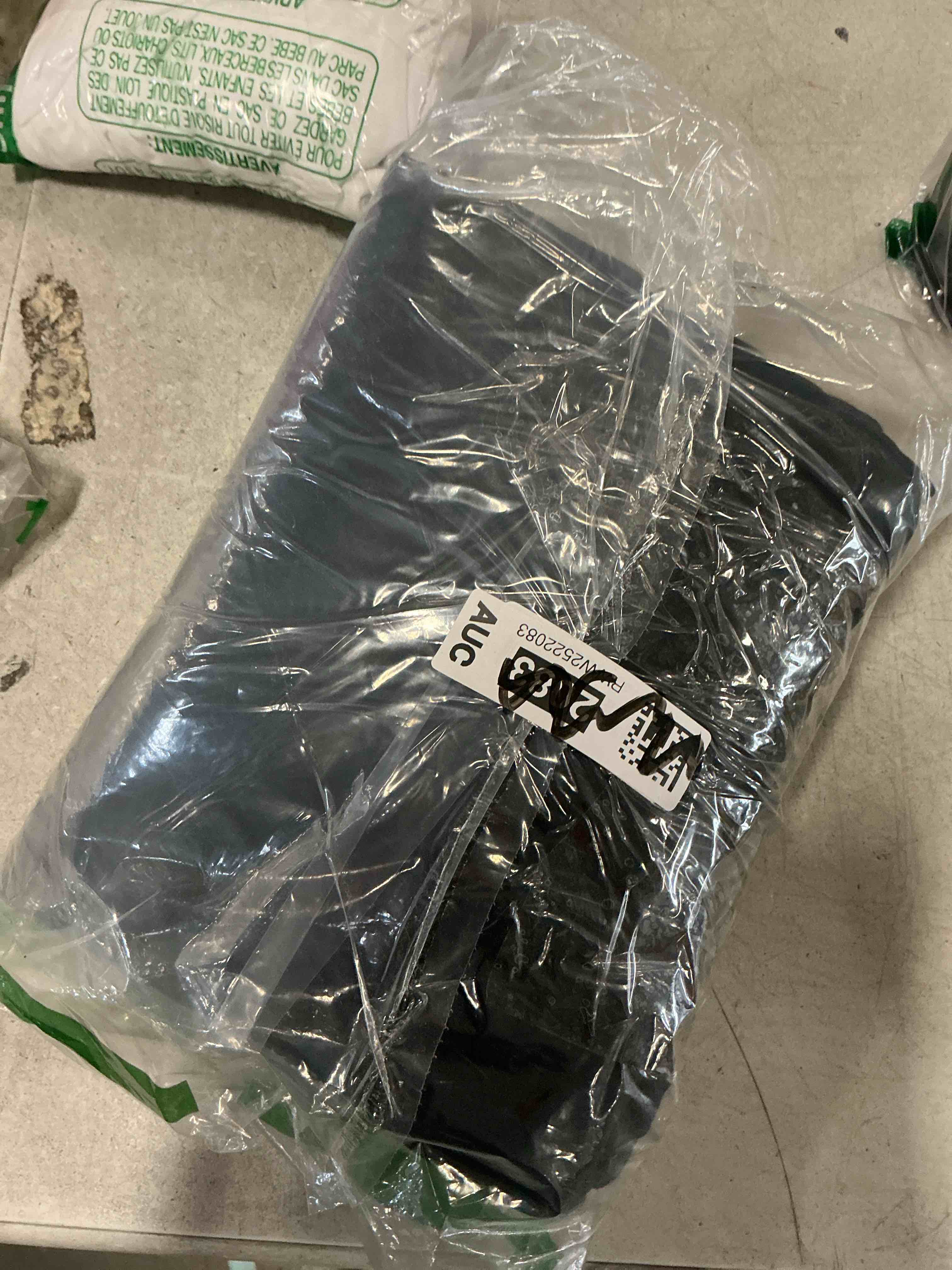 Condition photo showing Good Condition for Utopia Bedding Queen Bed Sheets Set - 4 Piece Bedding - Brushed Microfiber - Shrinkage and Fade Resistant - Easy Care (Queen, Black) Black Queen