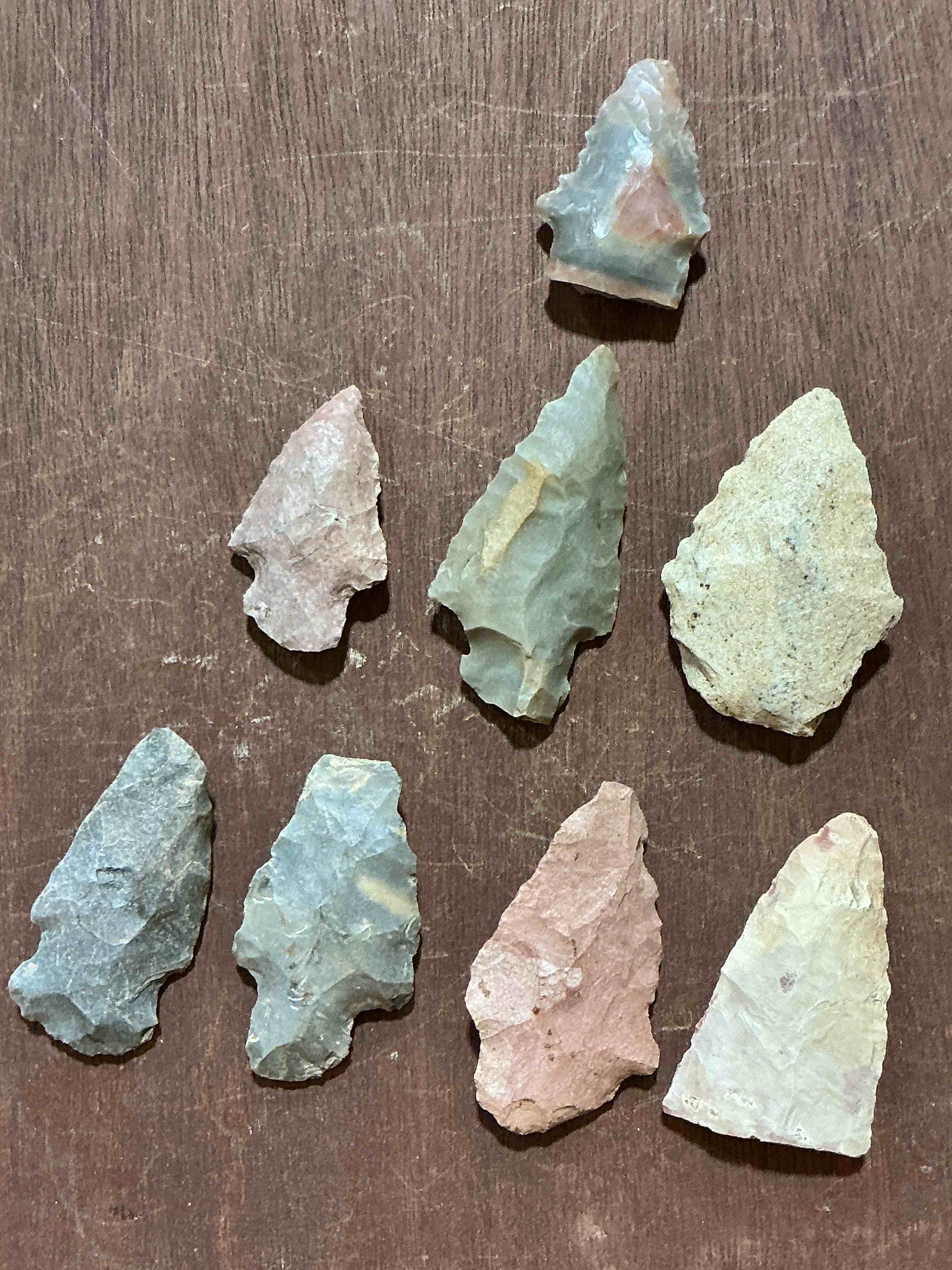Authentic Ancient Arrowheads! Genuine Indian Arrowheads Collected From Native American Indian Sites Primarily In Northern Alabama! Arrowheads Most Likely From The Chickasaw & Cherokee Tribes Native To Southeast America! Own Genuine, Authentic, Native American Arrowheads! (Dime Used In Picture For Size Reference Only, Not Included)