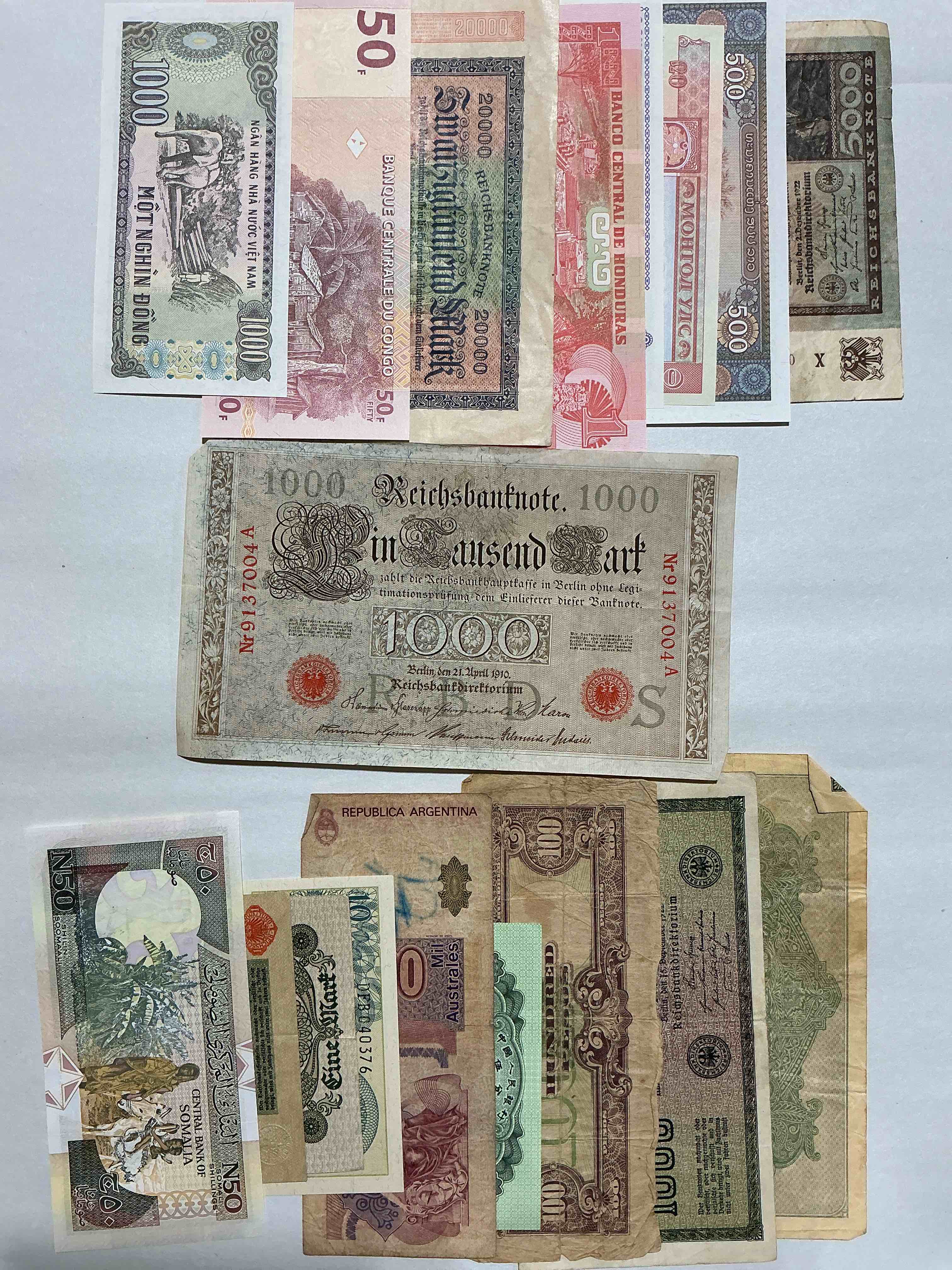 World Antique & Vintage Authentic Paper Money! Genuine Paper Currency From Around The World, All Bills Unique & Typically Span The Last 100 Years Or So! In Circulated & Uncirculated Condition! Impossible To Collect!