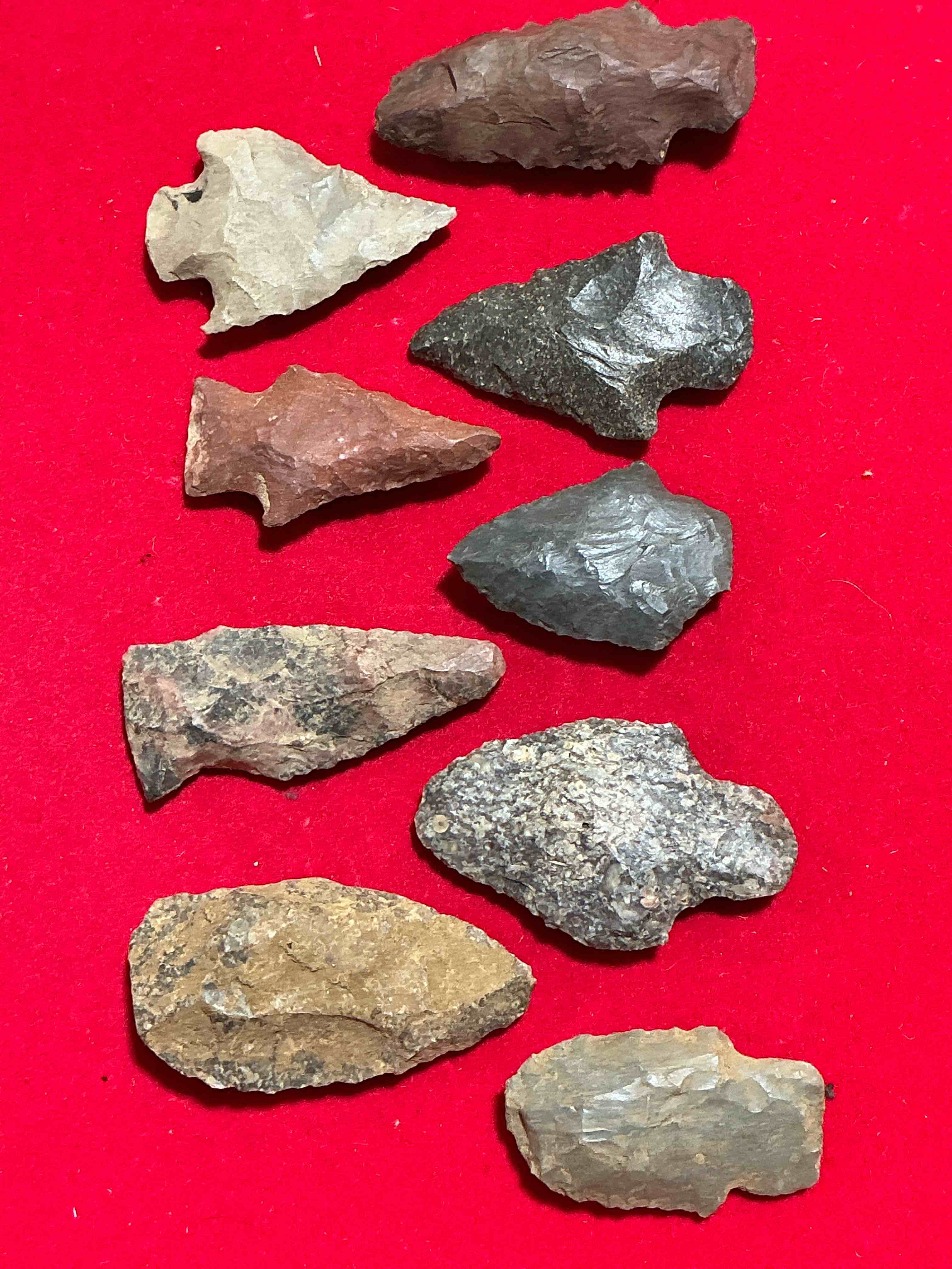 Authentic Ancient Arrowheads! Genuine Indian Arrowheads Collected From Native American Indian Sites Primarily In Northern Alabama! Arrowheads Most Likely From The Chickasaw & Cherokee Tribes Native To Southeast America! Own Genuine, Authentic, Native American Arrowheads! (Dime Used In Picture For Size Reference Only, Not Included)