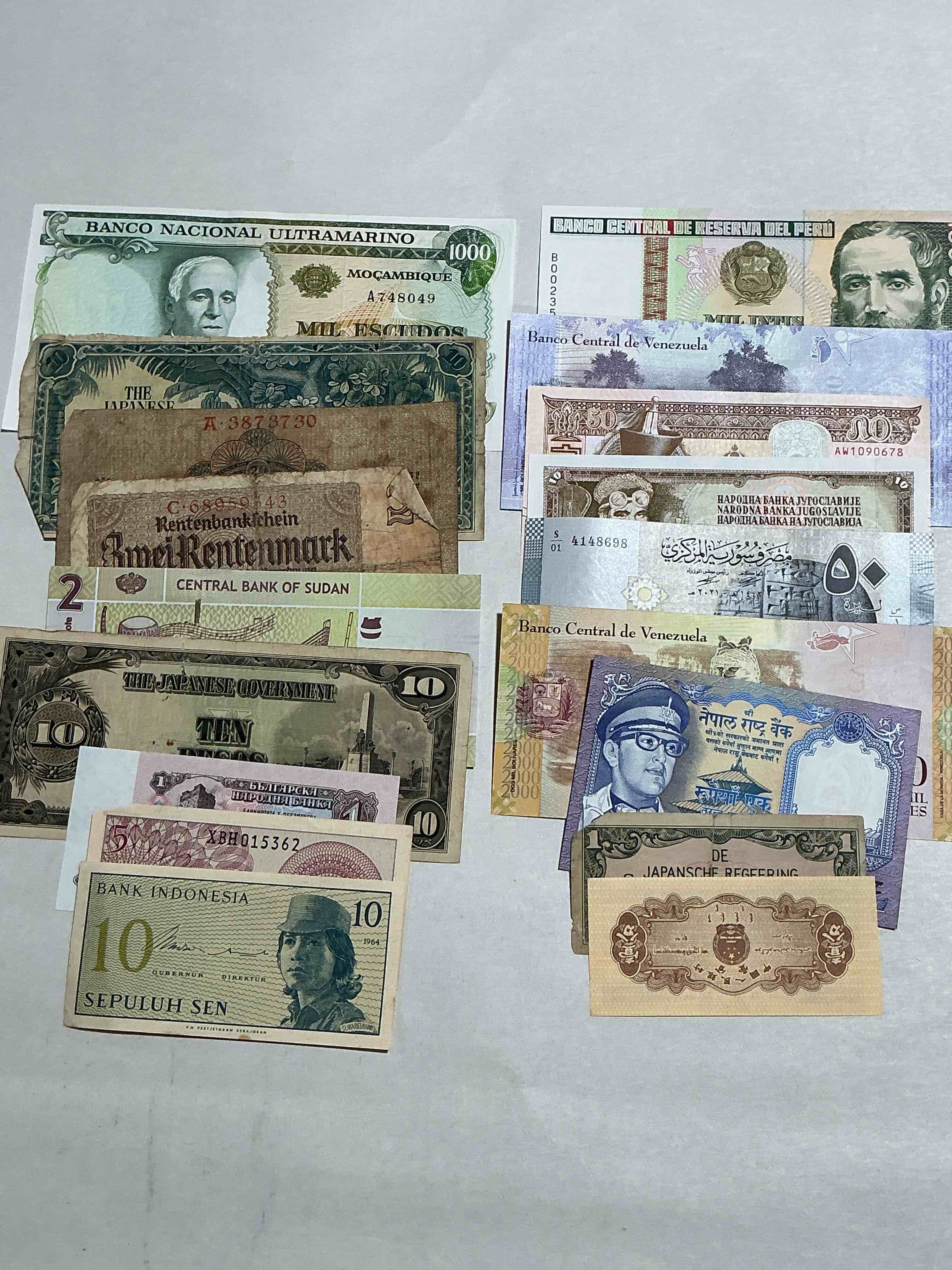 World Antique & Vintage Authentic Paper Money! Genuine Paper Currency From Around The World, All Bills Unique & Typically Span The Last 100 Years Or So! In Circulated & Uncirculated Condition! Impossible To Collect! 