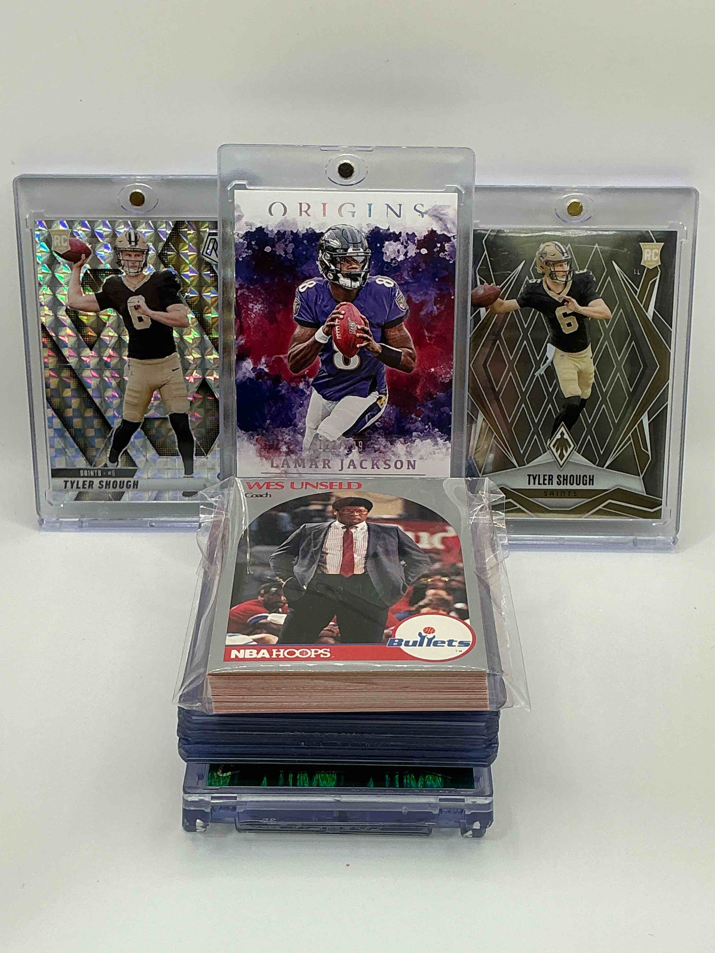 Louisville Cardinal Craziness! 2020 Origins Purple & Red Lamar Jackson Numbered 122/299, 2025 Silver Mosaic Rookie Tyler Shough, 2025 Phoenix Silver & Gold Rookie Tyler Shough! Along With 50 Other Louisville Cardinal Legends, Heroes, Rookies & Commons!