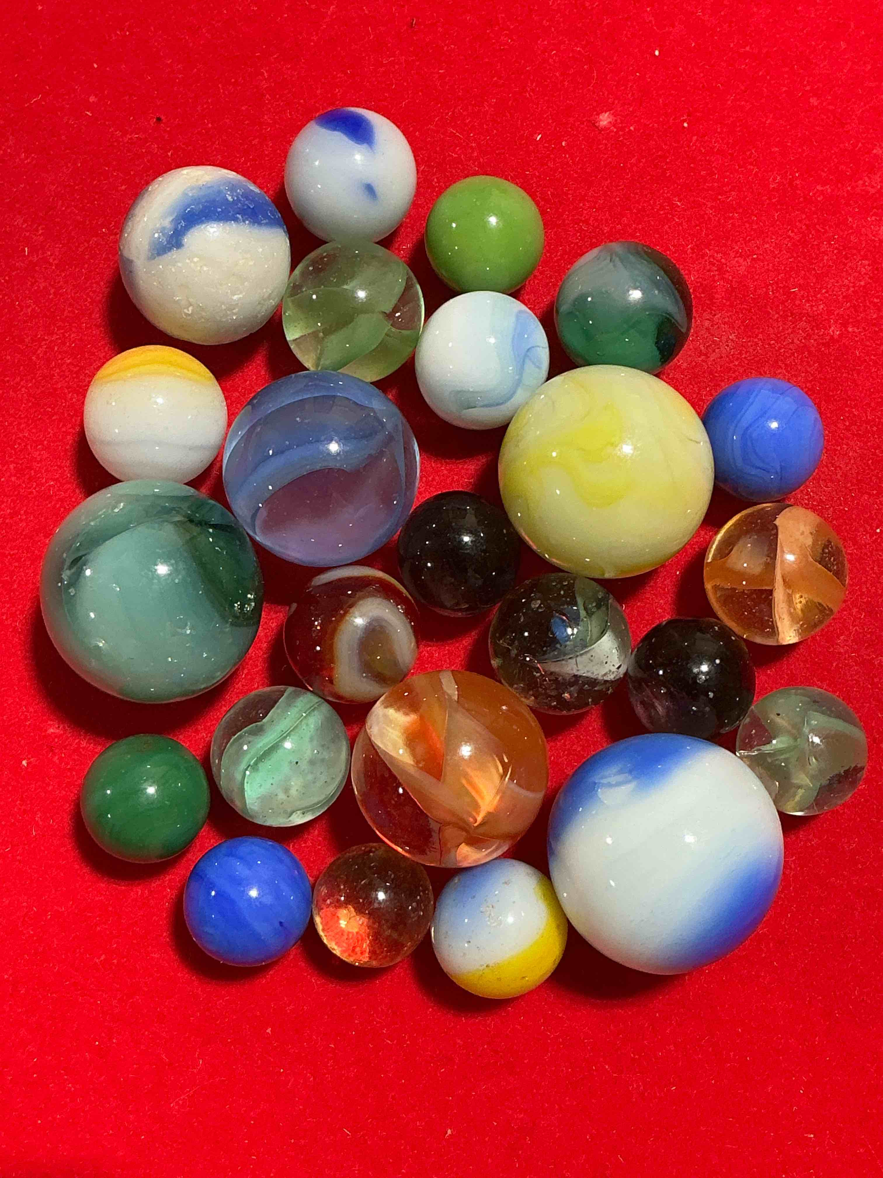 Antique Glass Marbles! Genuine Stunning Marbles Lot, All Marbles Made Between The Years 1925-1965 & Made With Uranium! Many Are Great Depression Era & Even Earlier! Gorgeous, Authentic Pieces Of History!  