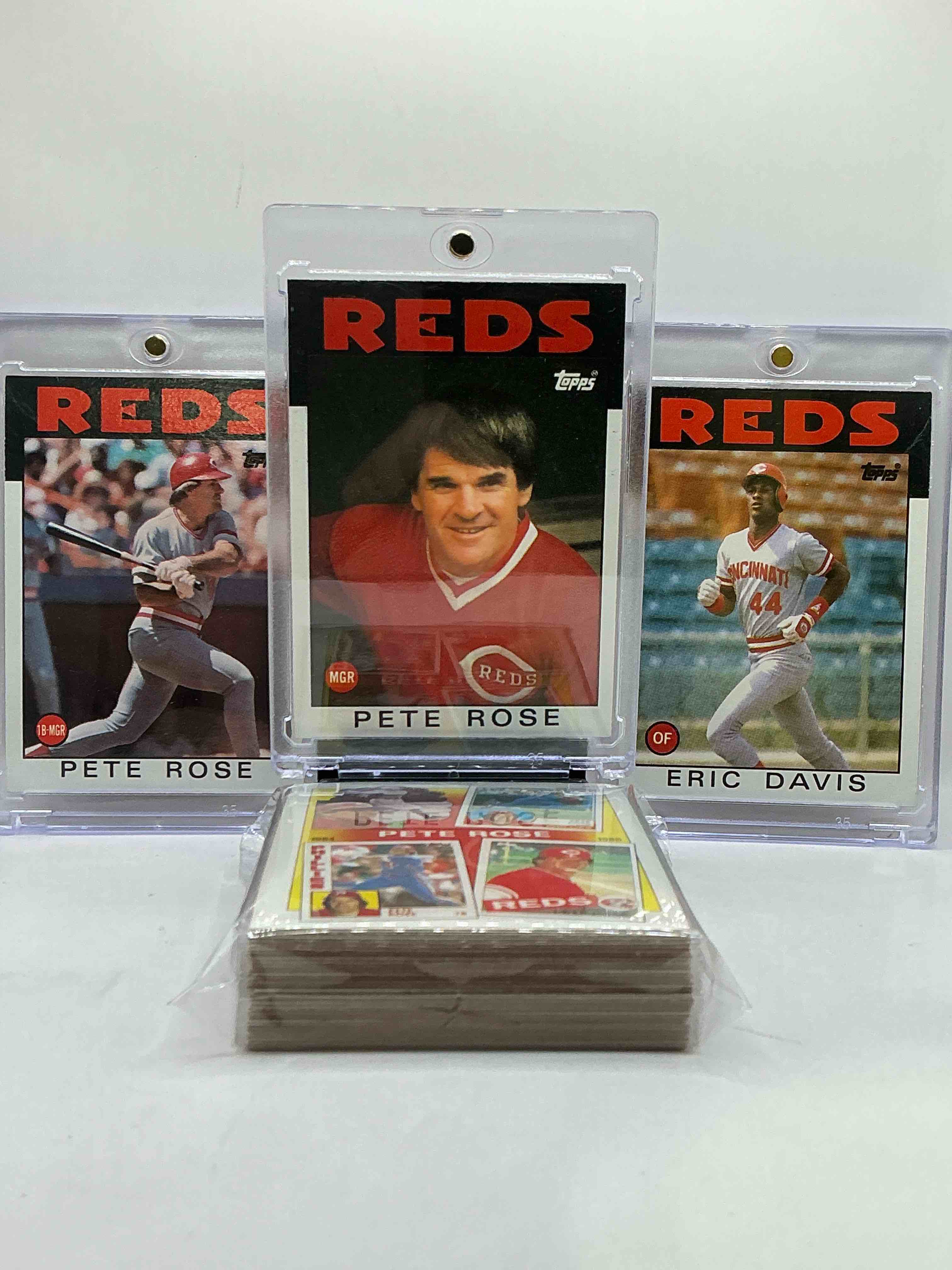 1986 Topps Baseball REDS Complete Set! 33 Card Reds Set, Including Pete Rose Card! Legends Like Pete Rose, Eric Davis & So Many More! Perfect For Any Reds Fan! These Cards Are Rare & Hard To Come By!