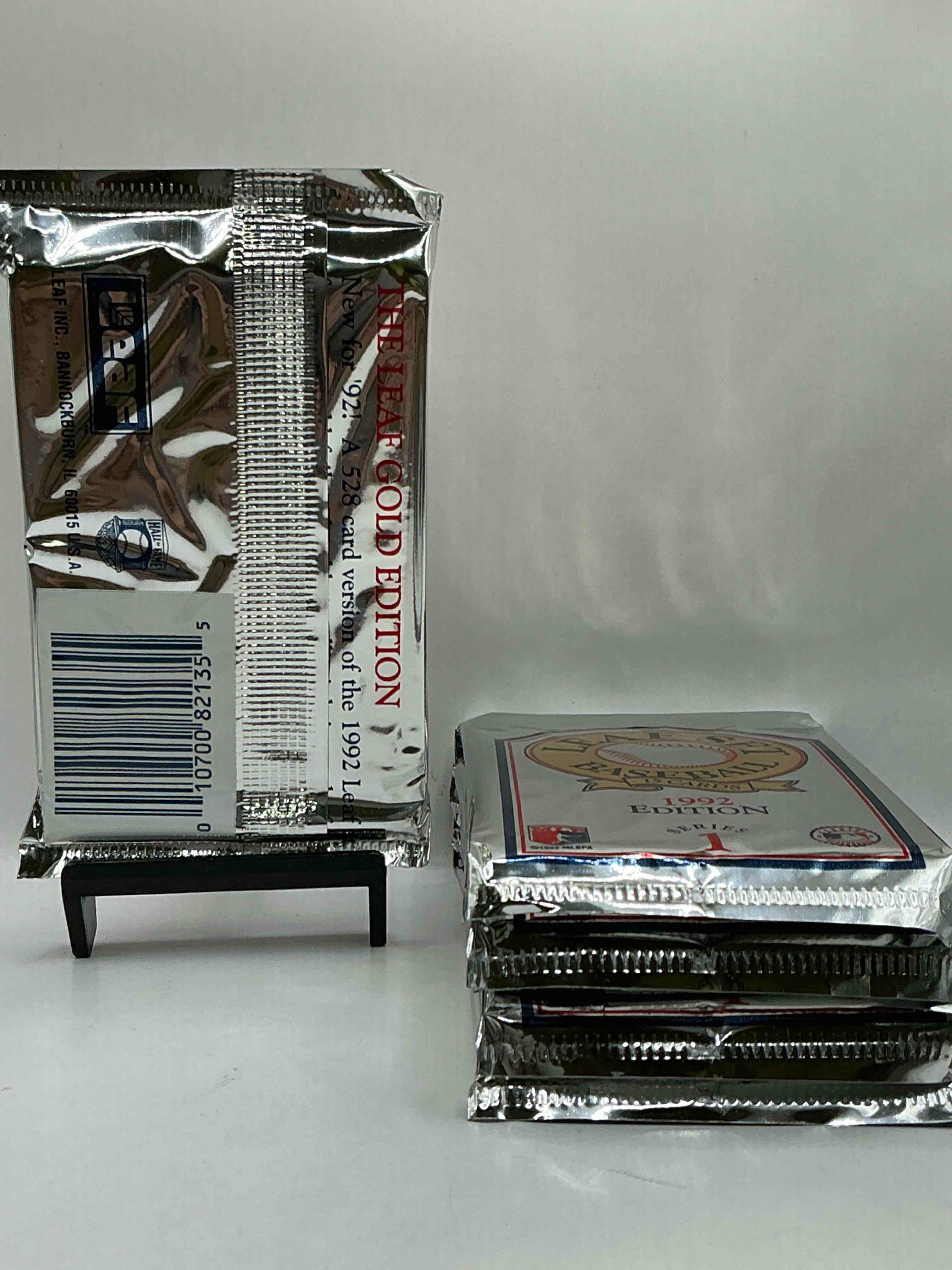 Condition photo showing New/Like New for 1992 Leaf Baseball Sealed Card Pack, Direct From Original Sealed Retail Case!Search For Jeff Kent Rookie #445 (PSA 10 Value $200), Early Ken Griffey Jr. & So Much More! This Year Sought After By Collectors For Its Gold Leaf Inserts. Hard To Find!