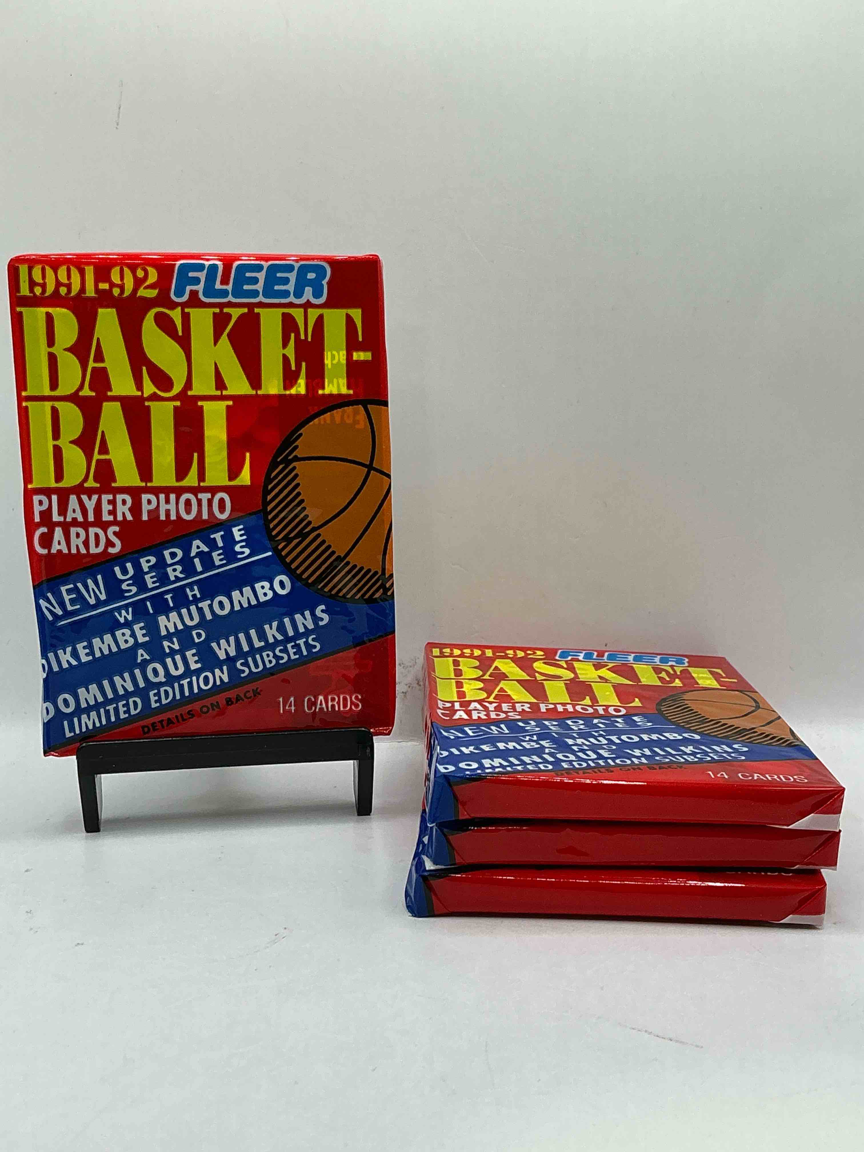 Basketball Wow! Rare 1991/92 NBA Fleer Sealed Sports Collectible Card Pack, Direct From Original Sealed Retail Case! So Many Awesome Cards To Search For Michael Jordan (PSA 10 Value $150) Larry Bird, Magic Johnson & Too Many Other Great Cards To List! Hard To Find, Excellent Like-New Condition!