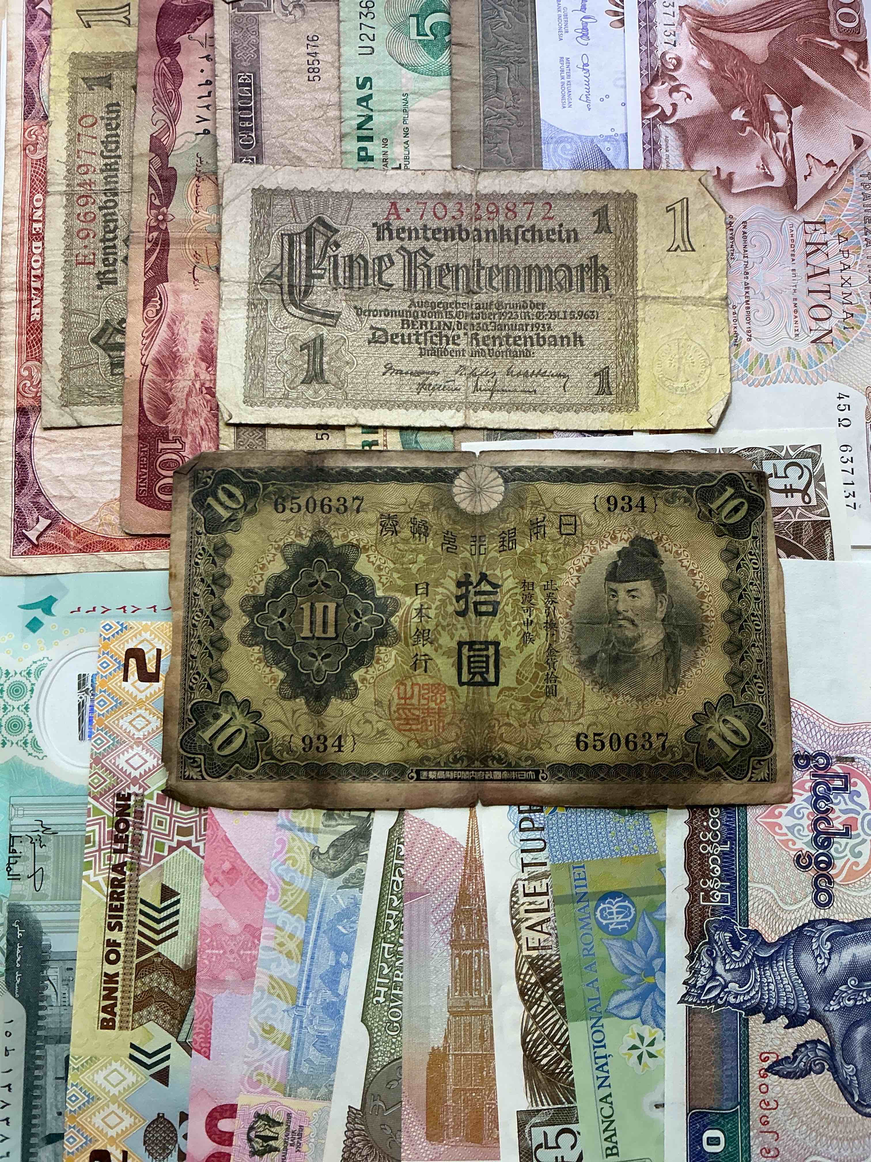 Condition photo showing Good Condition for World Antique & Vintage Authentic Paper Money! Genuine Paper Currency From Around The World, All Bills Unique & Typically Span The Last 100 Years Or So! In Circulated & Uncirculated Condition! Impossible To Collect! 