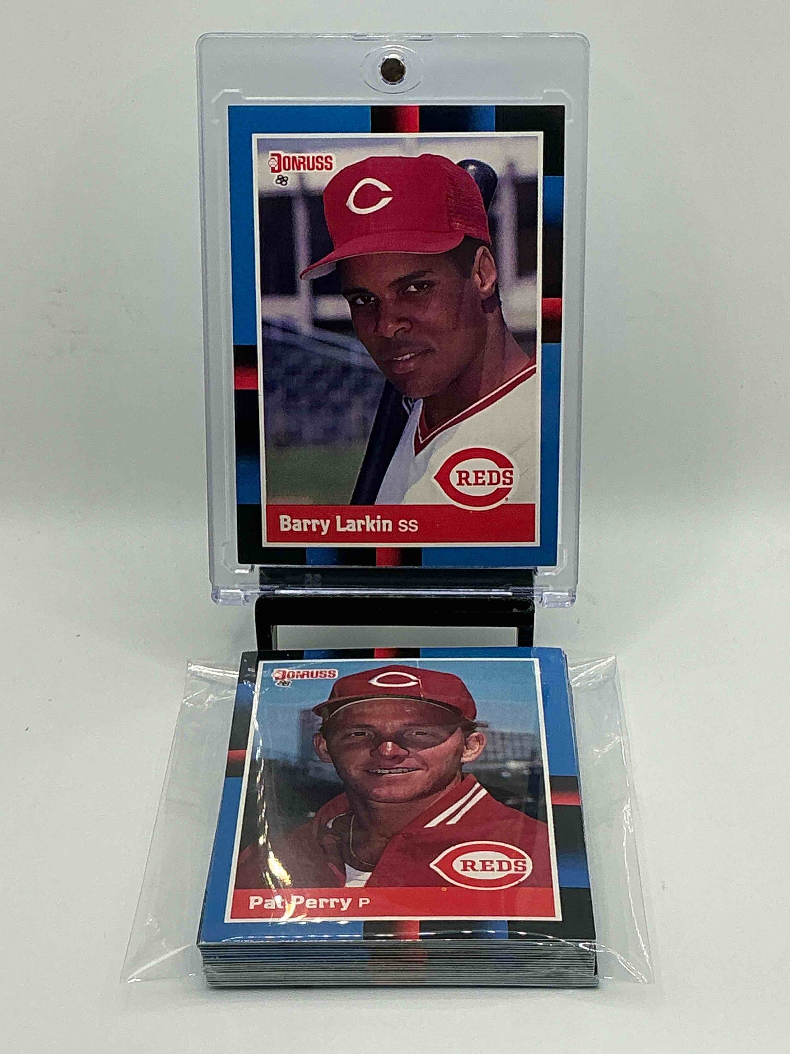 1988 Donruss Baseball Complete REDS Team Set! 21 Of The Best Reds From The Year Including Legends Like Barry Larkin & Dave Concepcion! Reds Fans Rejoice!