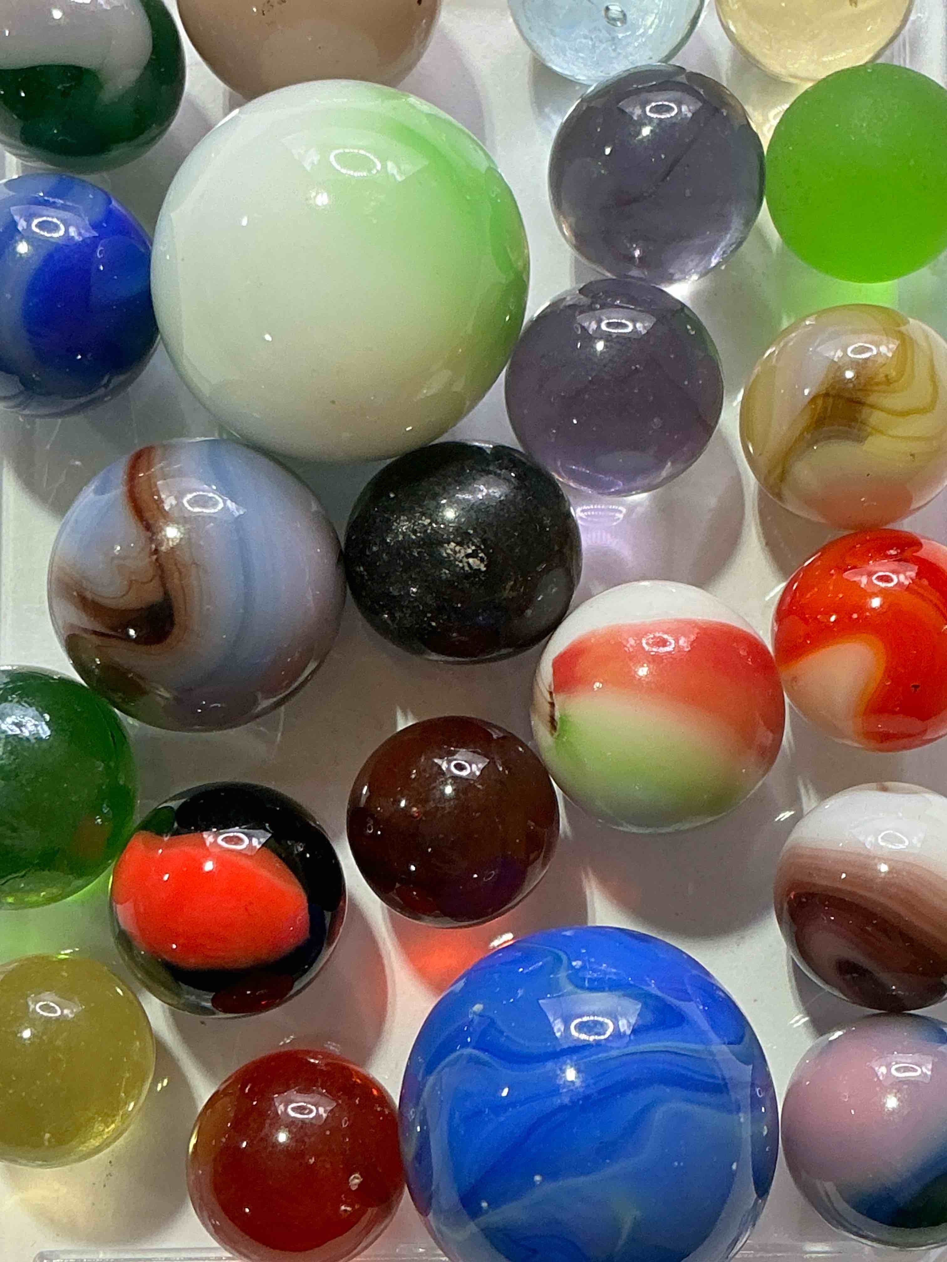 Antique Glass Marbles! Genuine Stunning Marbles Lot, All Marbles Made Between The Years 1925-1965 & Made With Uranium! Many Are Great Depression Era & Even Earlier! Gorgeous, Authentic Pieces Of History!  