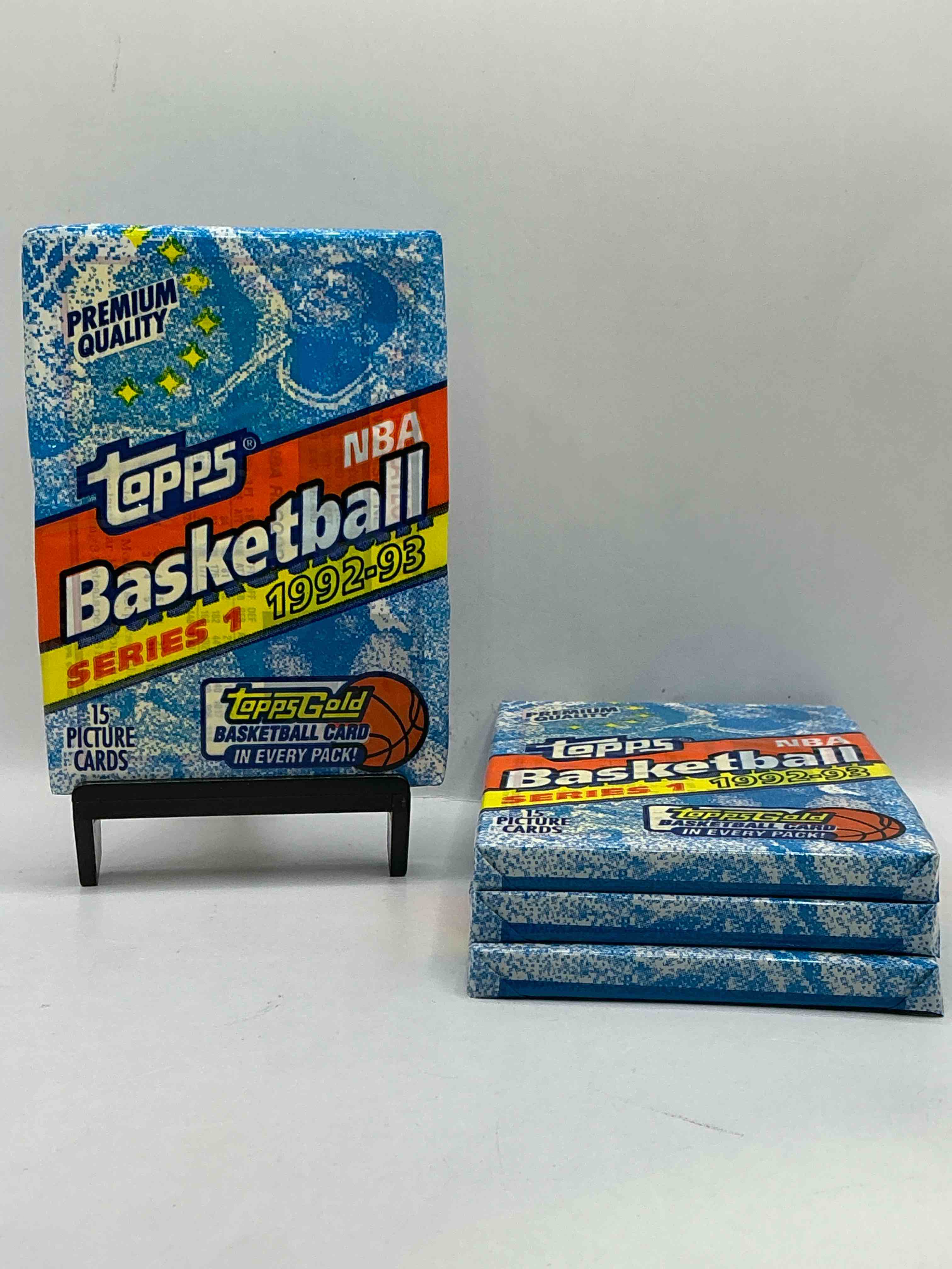 Topps Basketball Gold! Shaq Rookie Year! Possible Michael Jordan! 1992-93 Topps Basketball Packs, Straight From Box! Each Pack Has A Topps Gold Basketball Card, Which Can Be Super Valuable! Search For Shaquille O'Neal Rookie Card, Michael Jordan Cards, Alonzo Mourning Rookie Cards, Jordan 50 Point Club Card & More!Insane Basketball Bonanza!