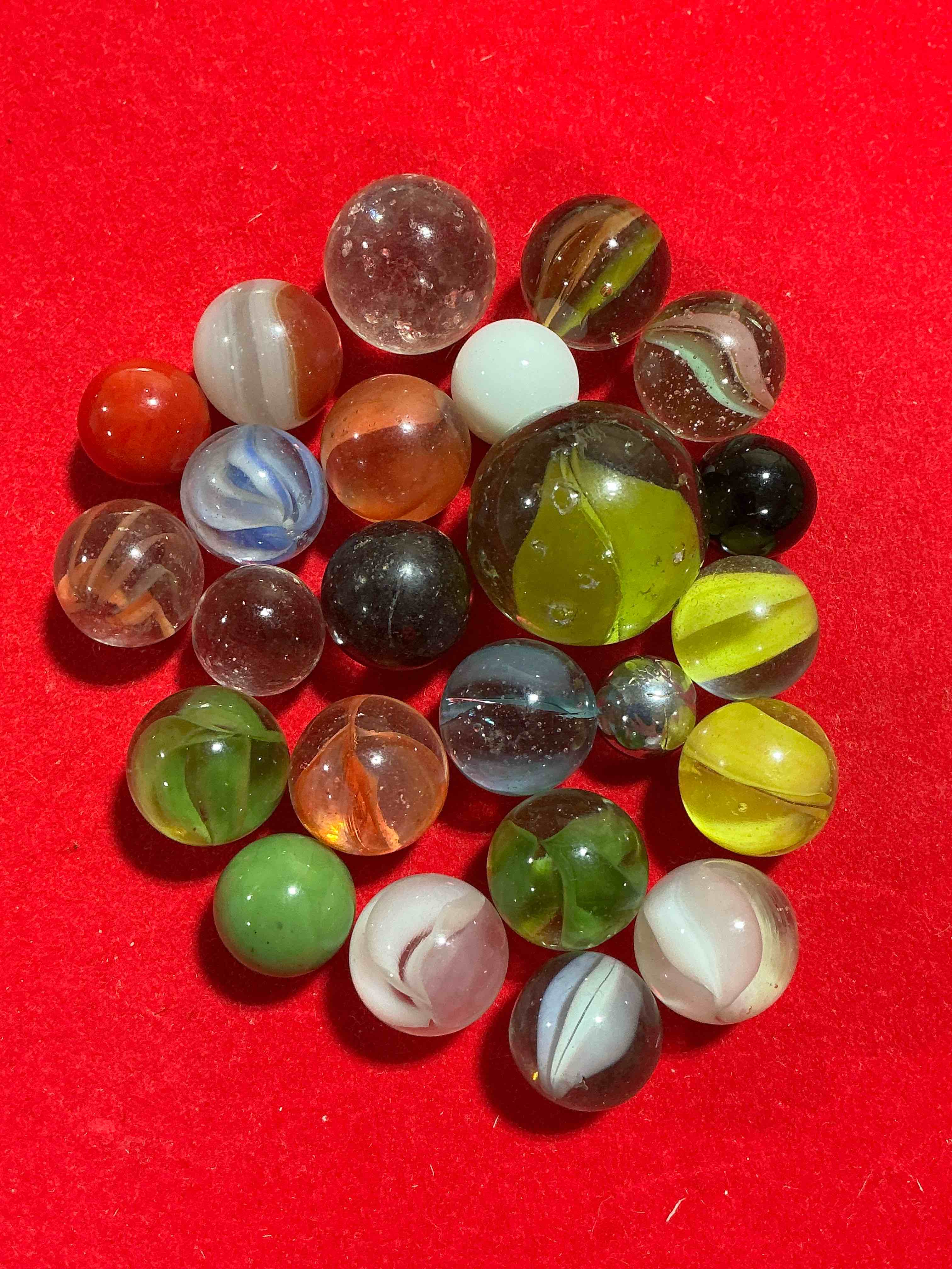 Antique Glass Marbles! Genuine Stunning Marbles Lot, All Marbles Made Between The Years 1925-1965 & Made With Uranium! Many Are Great Depression Era & Even Earlier! Gorgeous, Authentic Pieces Of History!  
