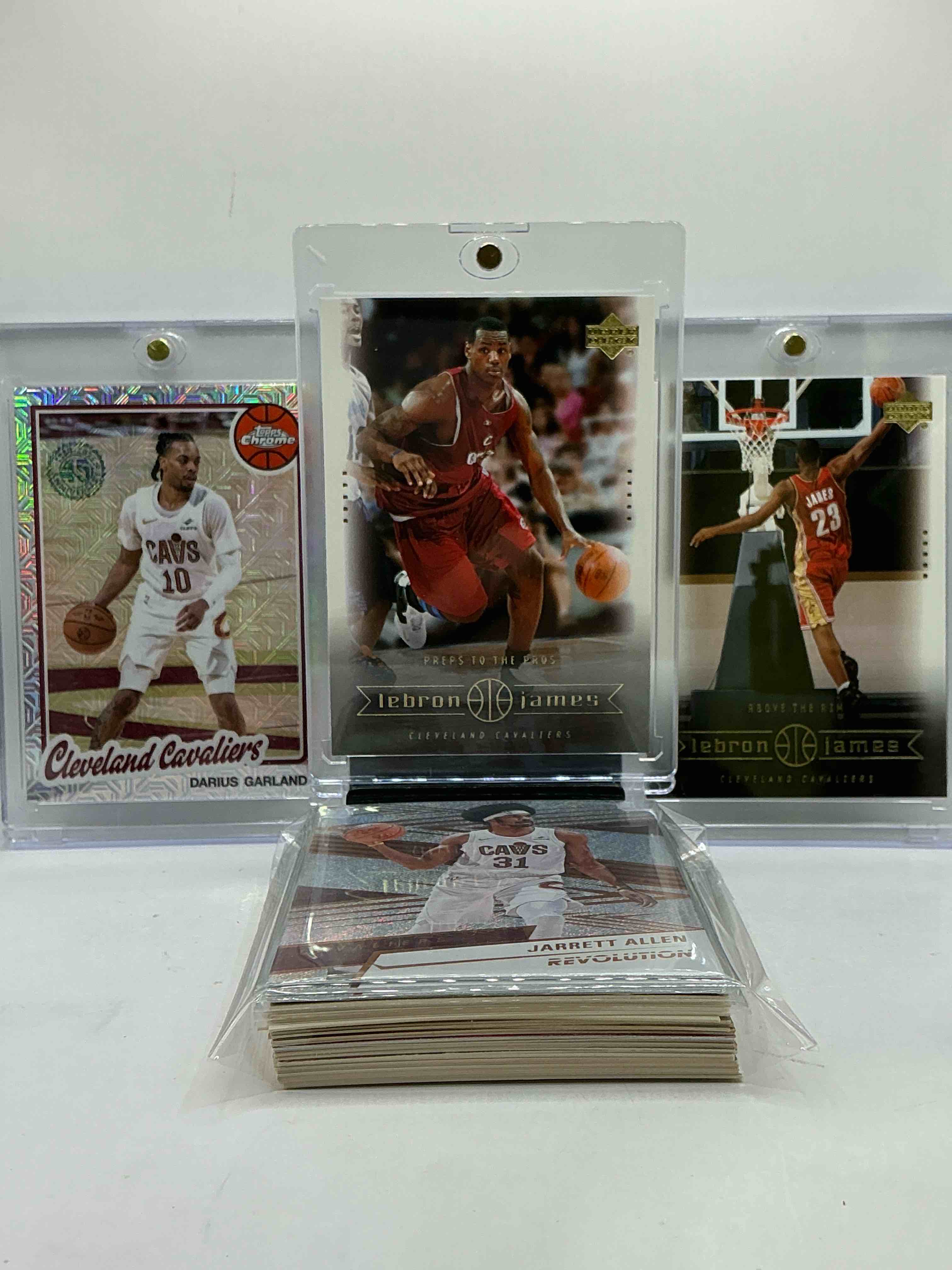 LeBron James Upper Deck Rookies! WOW! Crazy Combo! LeBron James Upper Deck Rookies & Darius Garland Topps Chrome Card! This 30 Card Cavs Lot Includes Commons, Legends, Rookies, Heroes & More! Vintage & New Cavs!