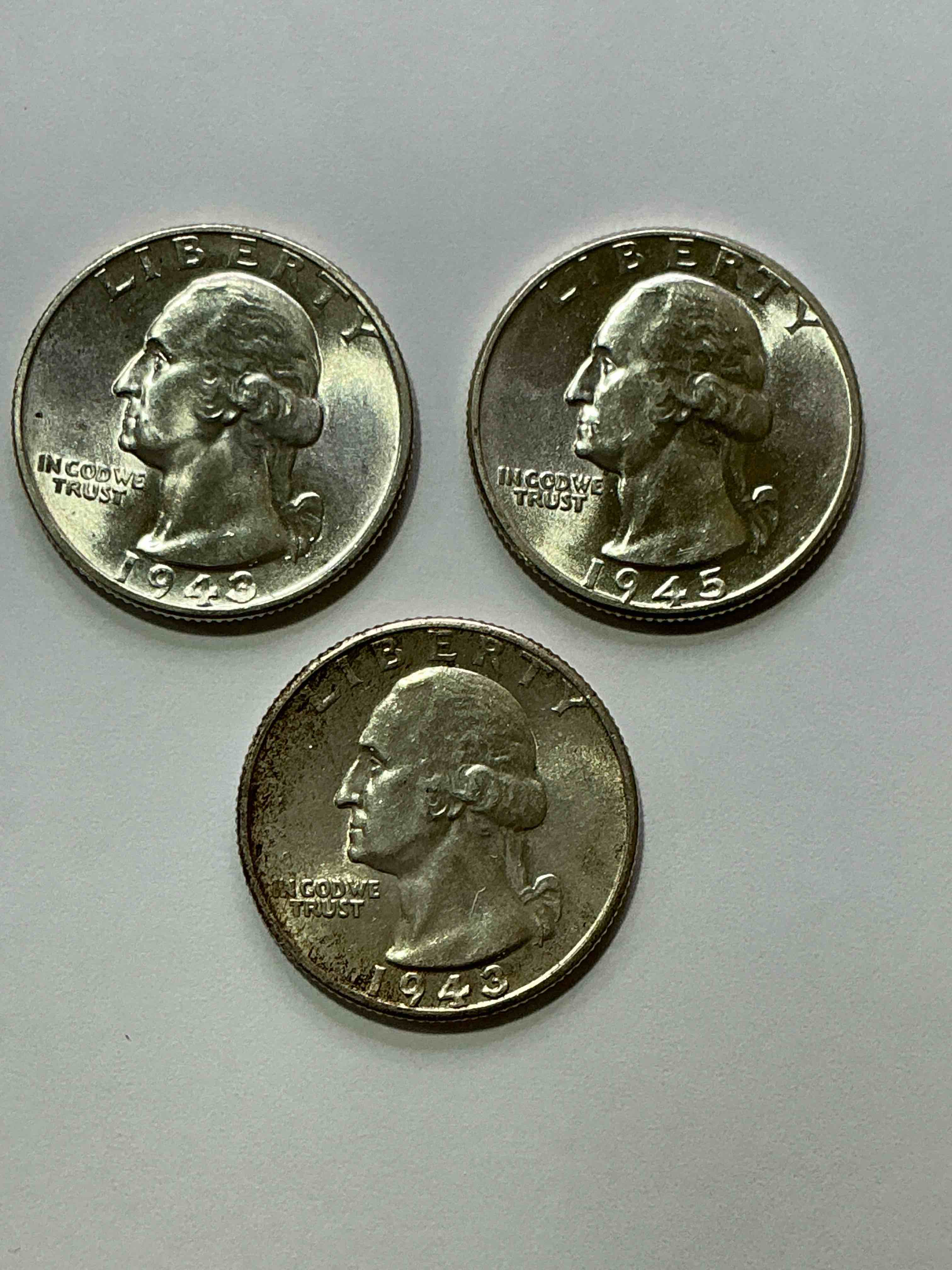 george washington brilliant uncirculated world war ii silver! pre 1965 u.s. quarter dollar coins were actually silver, here are great examples of awesome, pristine george washington silver quarters, stunning & circulated! rare mints! great for investing in precious metals! these coins were minted at 90% silver and 10% copper, giving them a net weight of .18084 ounces of pure silver per coin! very hard to find, stunning! invest in fine u.s. silver!