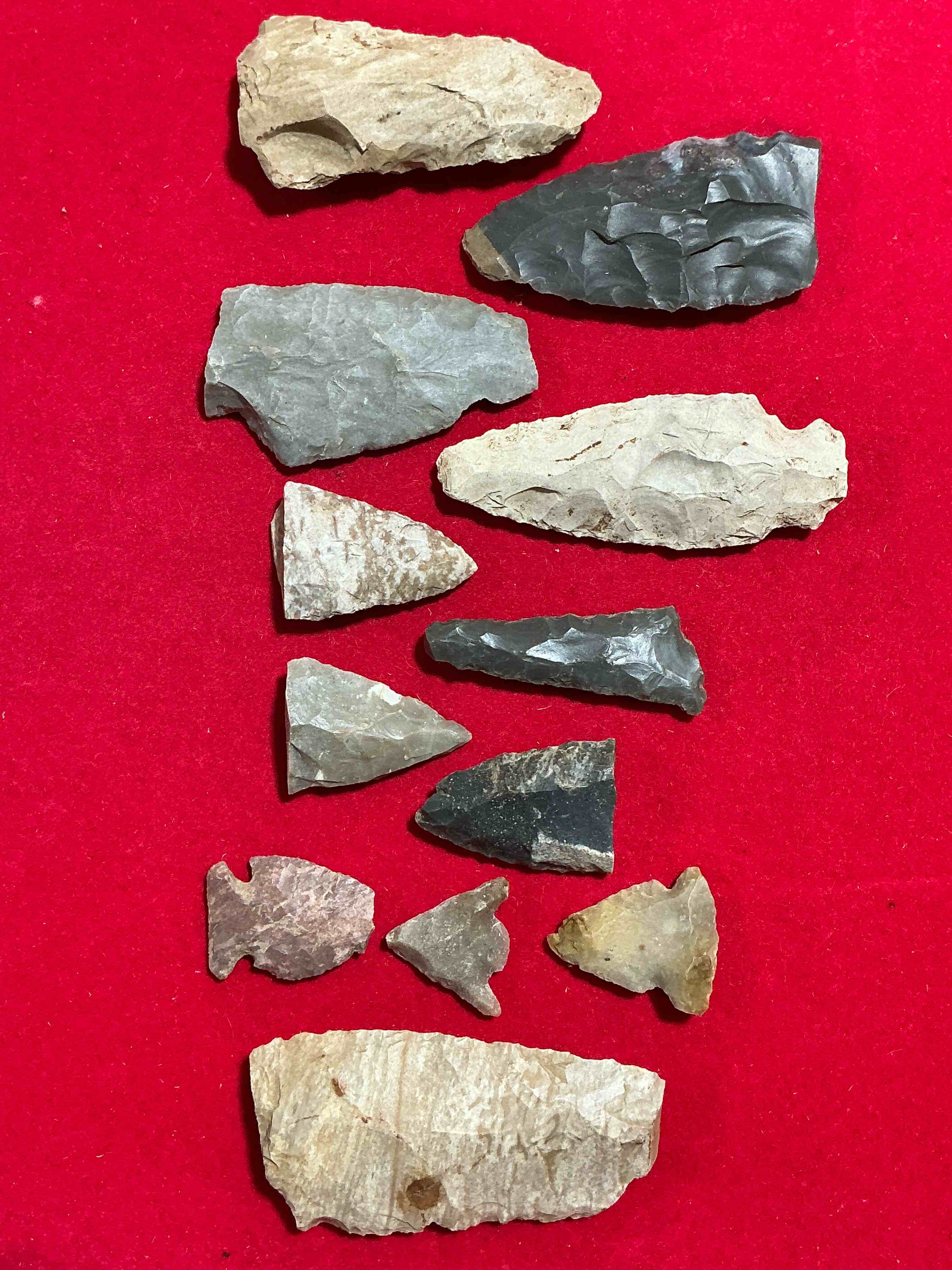 cherokee indian artifacts! authentic arrowheads and/or spear tips believed to be of cherokee indian origin! these artifacts were typically produced by native american indians using a process called flintknapping & were used for hunting & war! own these incredible pieces of history!