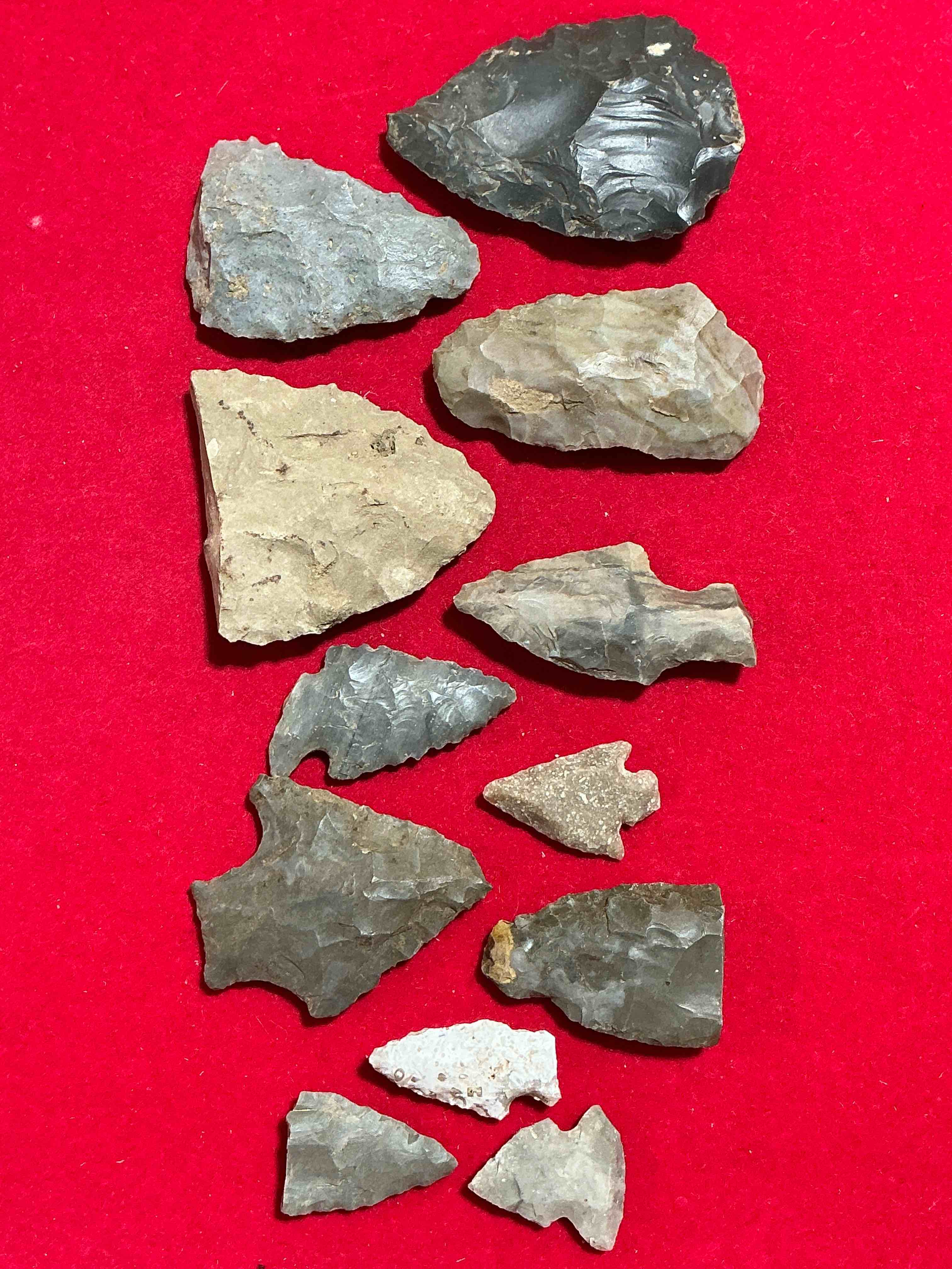 Condition photo showing Good Condition for Cherokee Indian Artifacts! Authentic Arrowheads And/Or Spear Tips Believed To Be Of Cherokee Indian Origin! These Artifacts Were Typically Produced By Native American Indians Using A Process Called Flintknapping & Were Used For Hunting & War! Own These Incredible Pieces Of History!