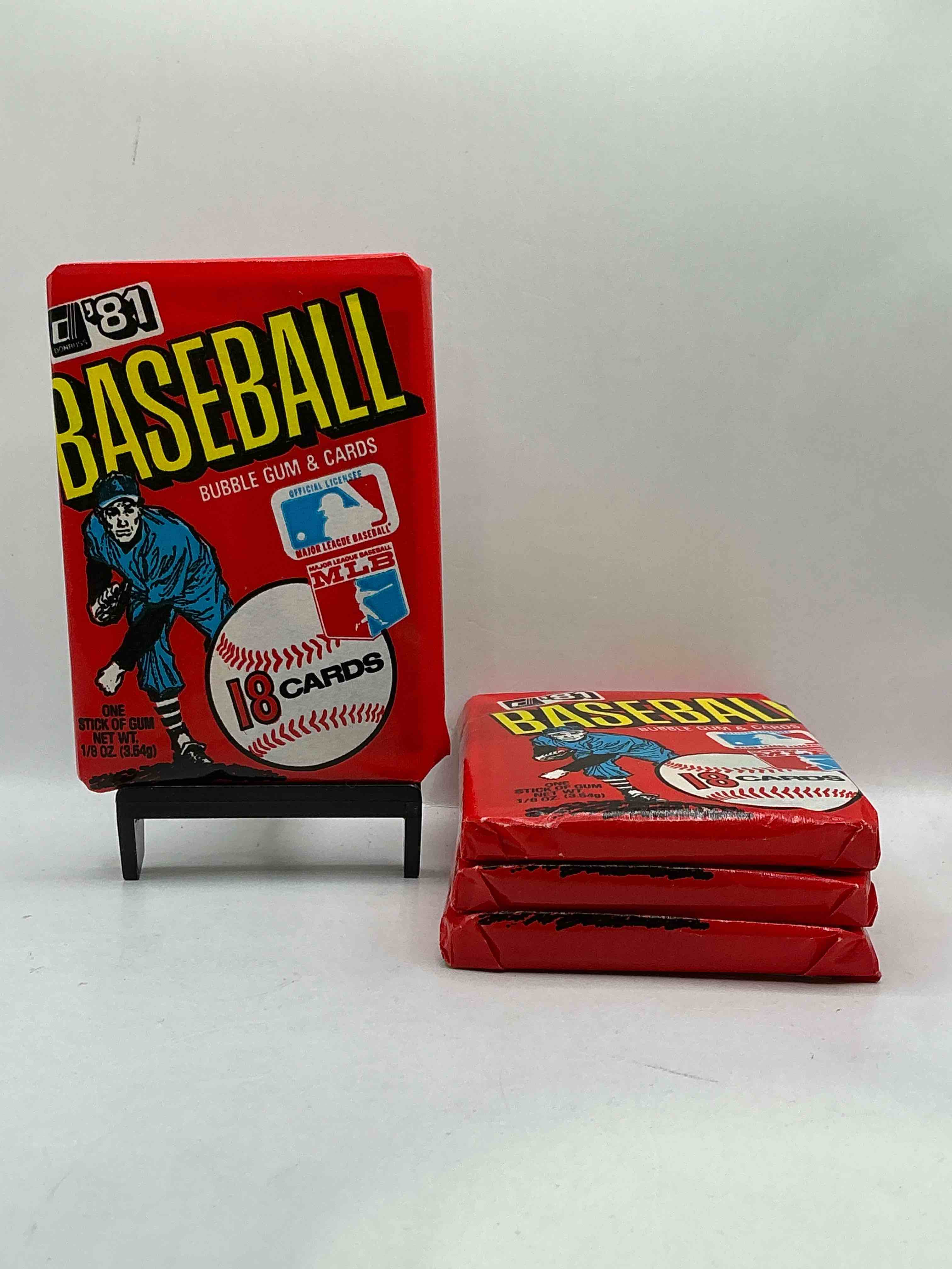 Ultra Rare! 1981 Donruss Baseball Unopened Sports Cards Wax Pack, Direct From Original Retail Box! Search For Valuable Rickey Henderson #119 (PSA 10 $700+ Value) Nolan Ryan #260 (PSA 10$250+ Value), Tim Raines Rookie #538 (PSA 10 $250+ Value) & Way Too Many Other Valuable Cards To List! Super Hard To Find, Excellent Condition & Rare!