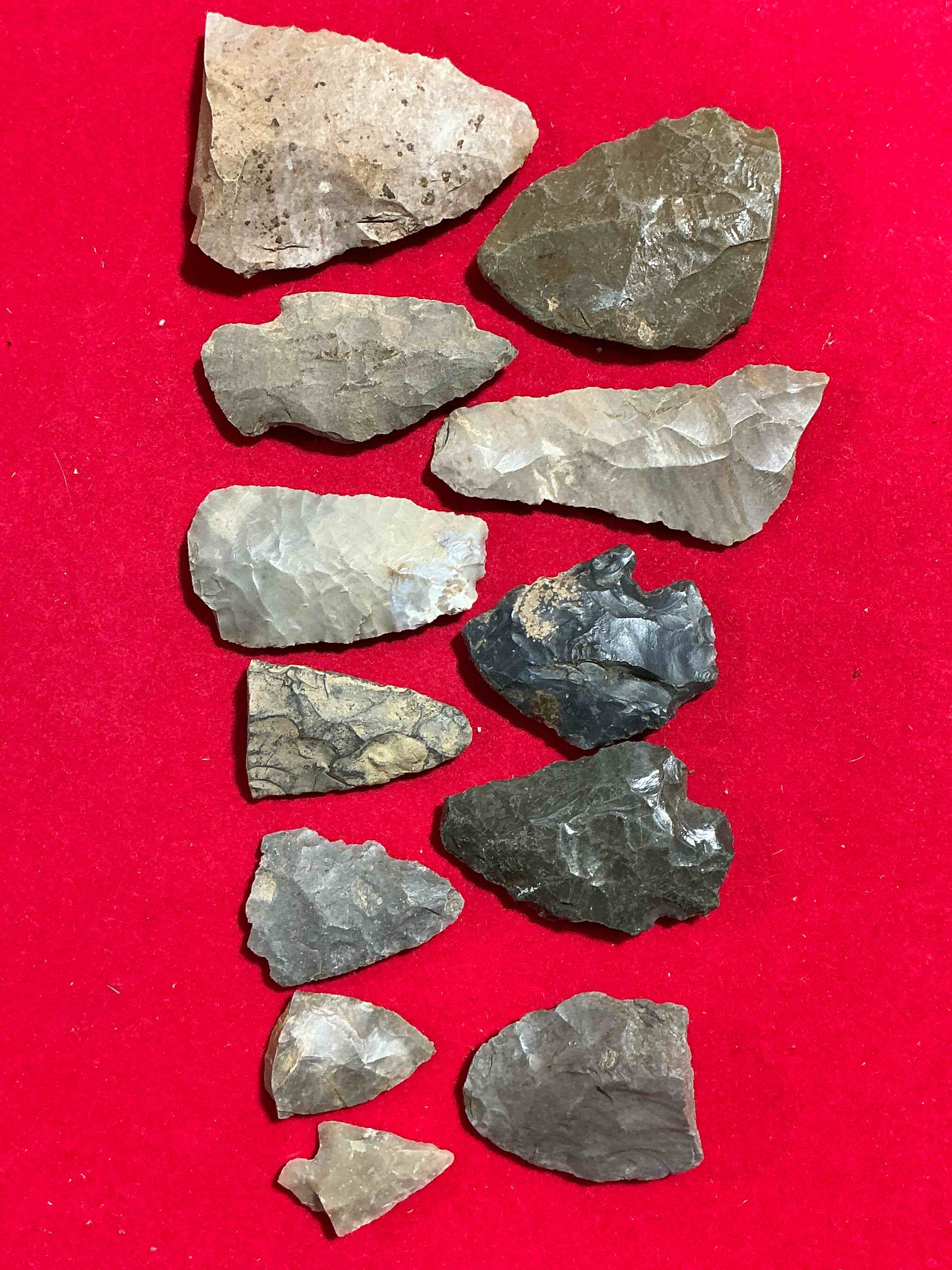 cherokee indian artifacts! authentic arrowheads and/or spear tips believed to be of cherokee indian origin! these artifacts were typically produced by native american indians using a process called flintknapping & were used for hunting & war! own these incredible pieces of history!